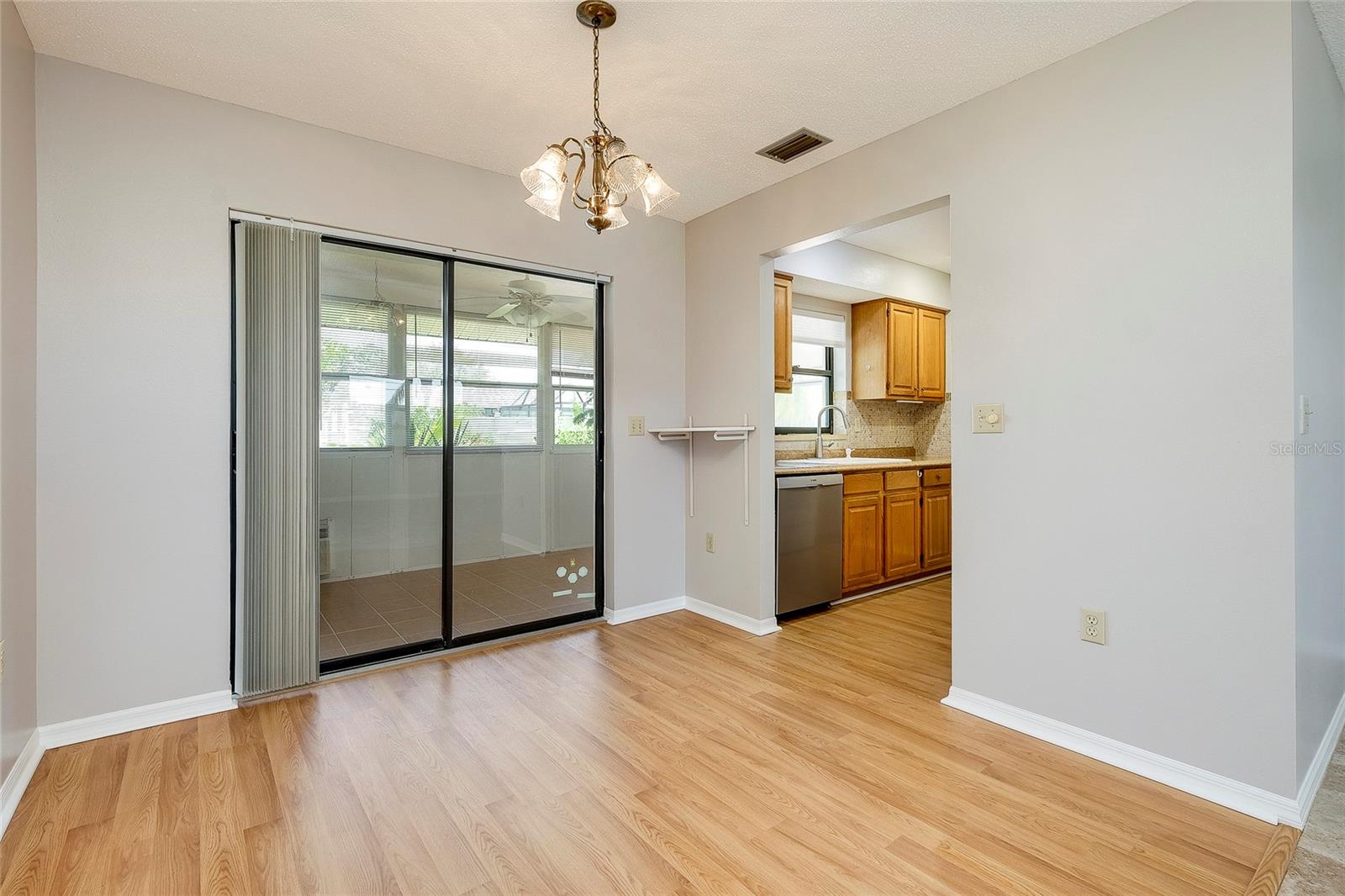 409 W SHADE DRIVE