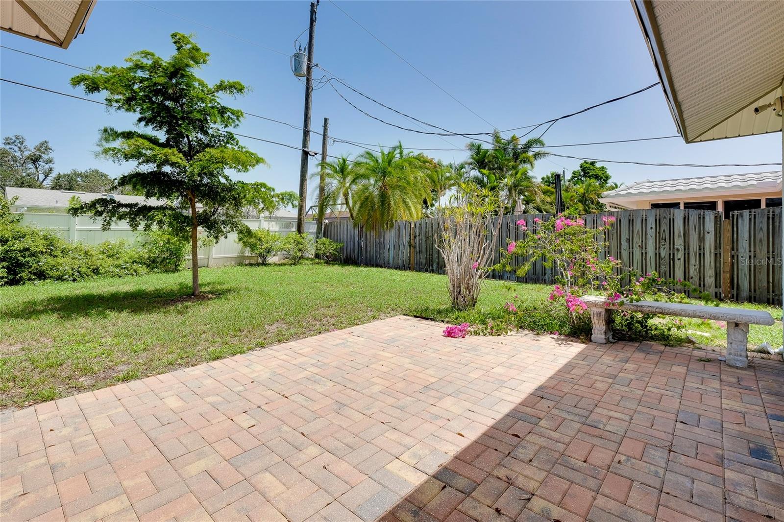 409 W SHADE DRIVE
