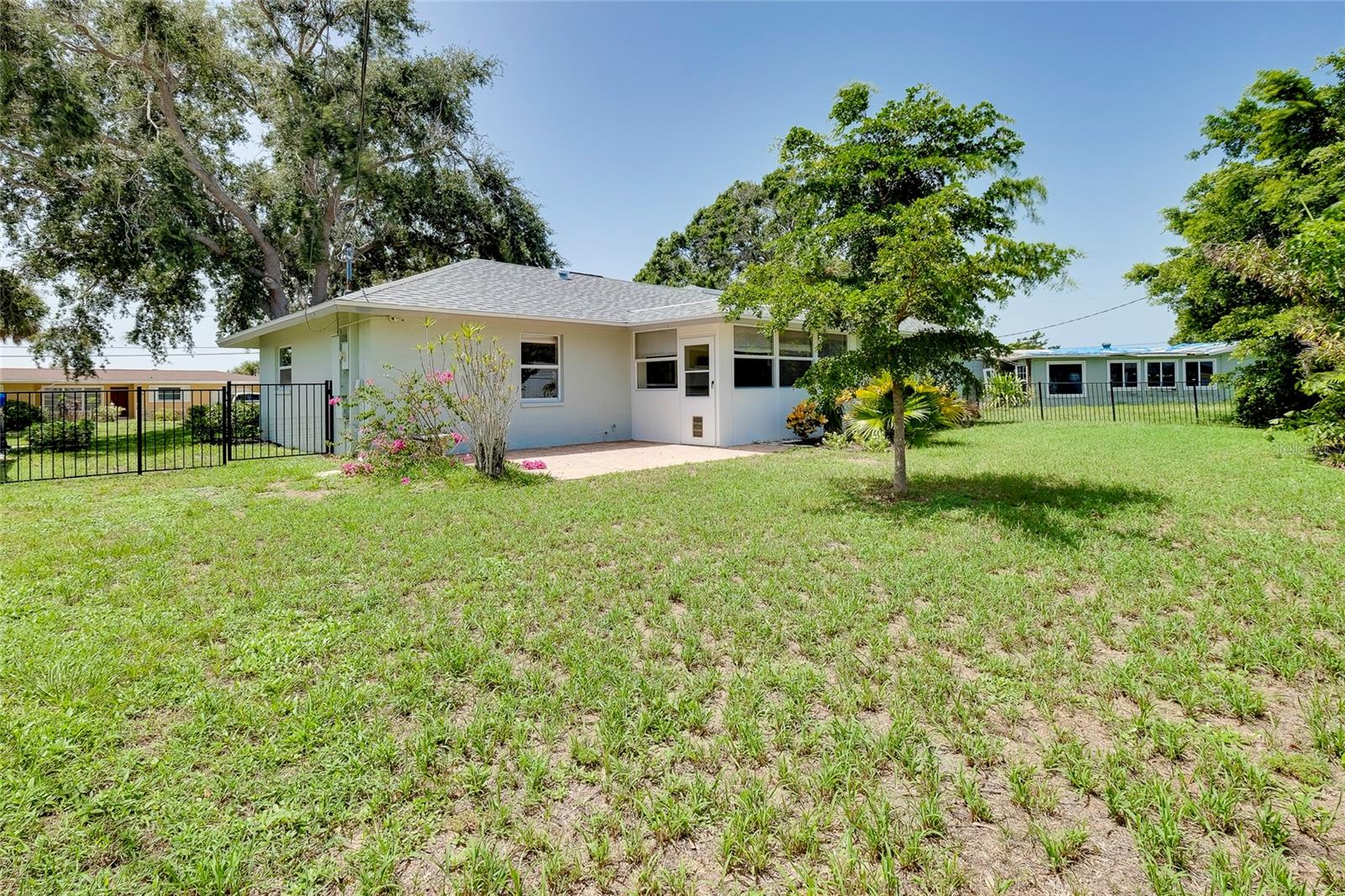 409 W SHADE DRIVE