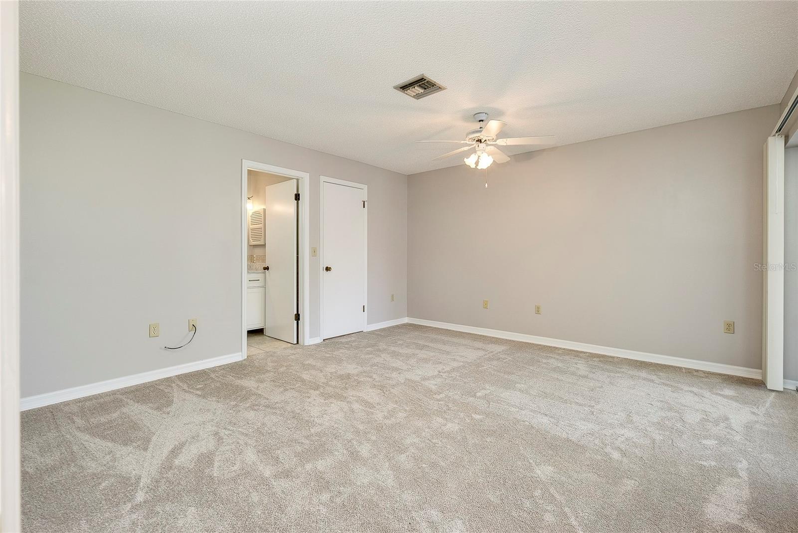 409 W SHADE DRIVE