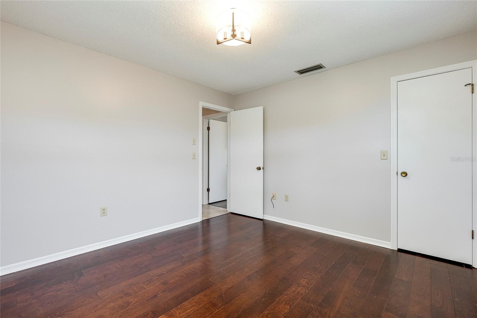 409 W SHADE DRIVE