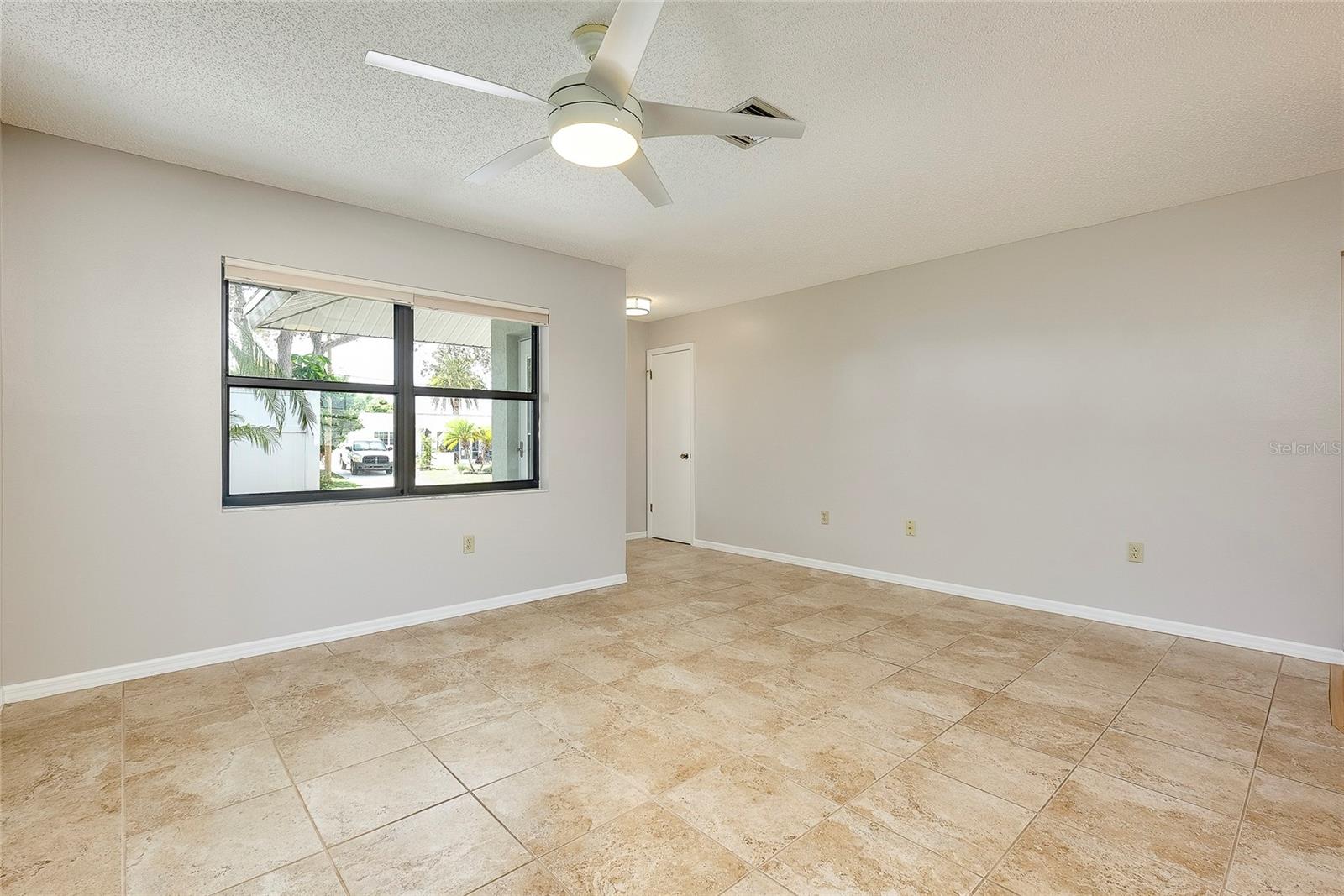 409 W SHADE DRIVE