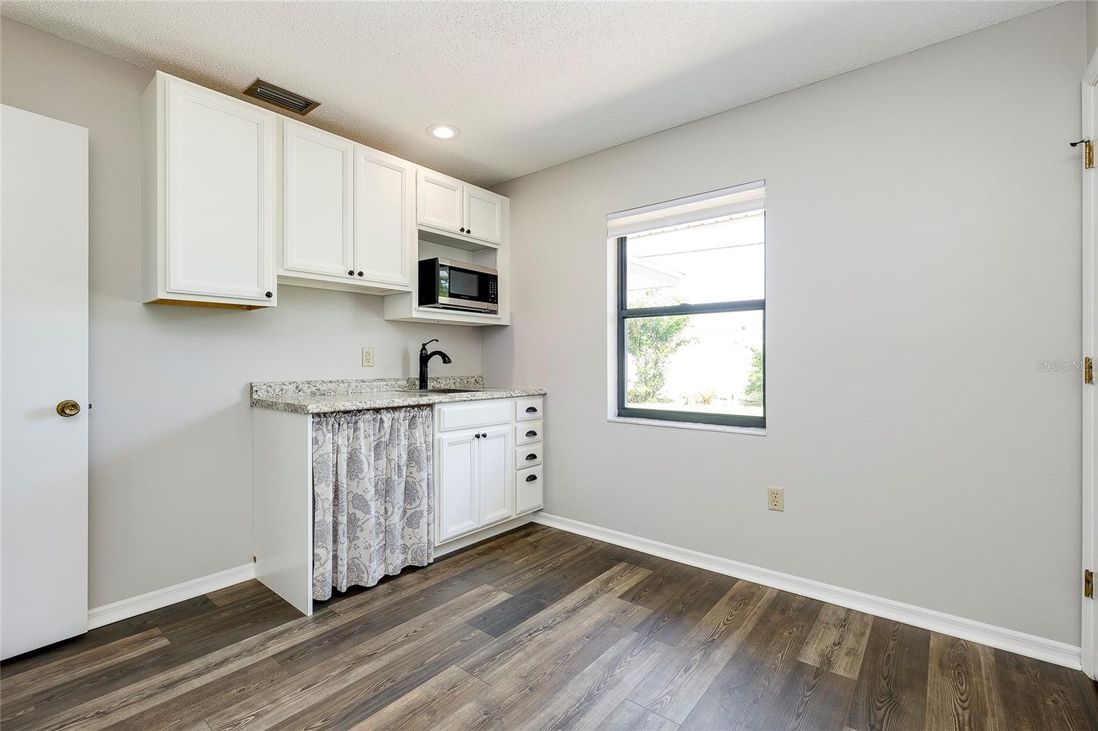 409 W SHADE DRIVE