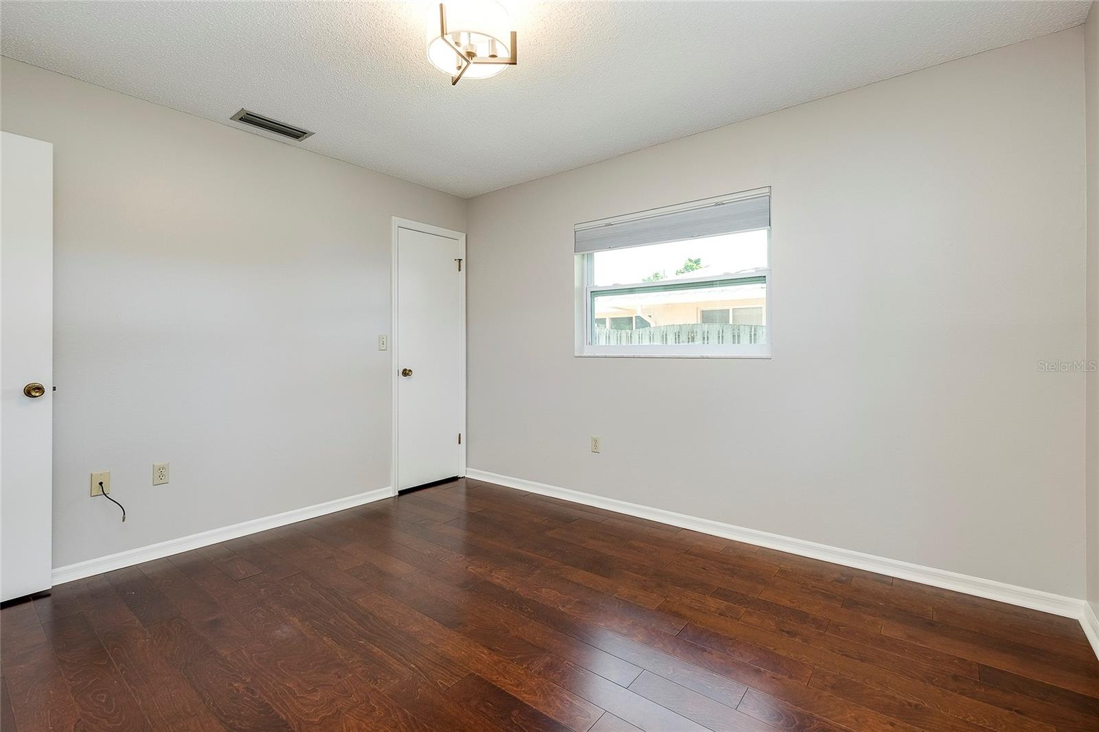 409 W SHADE DRIVE