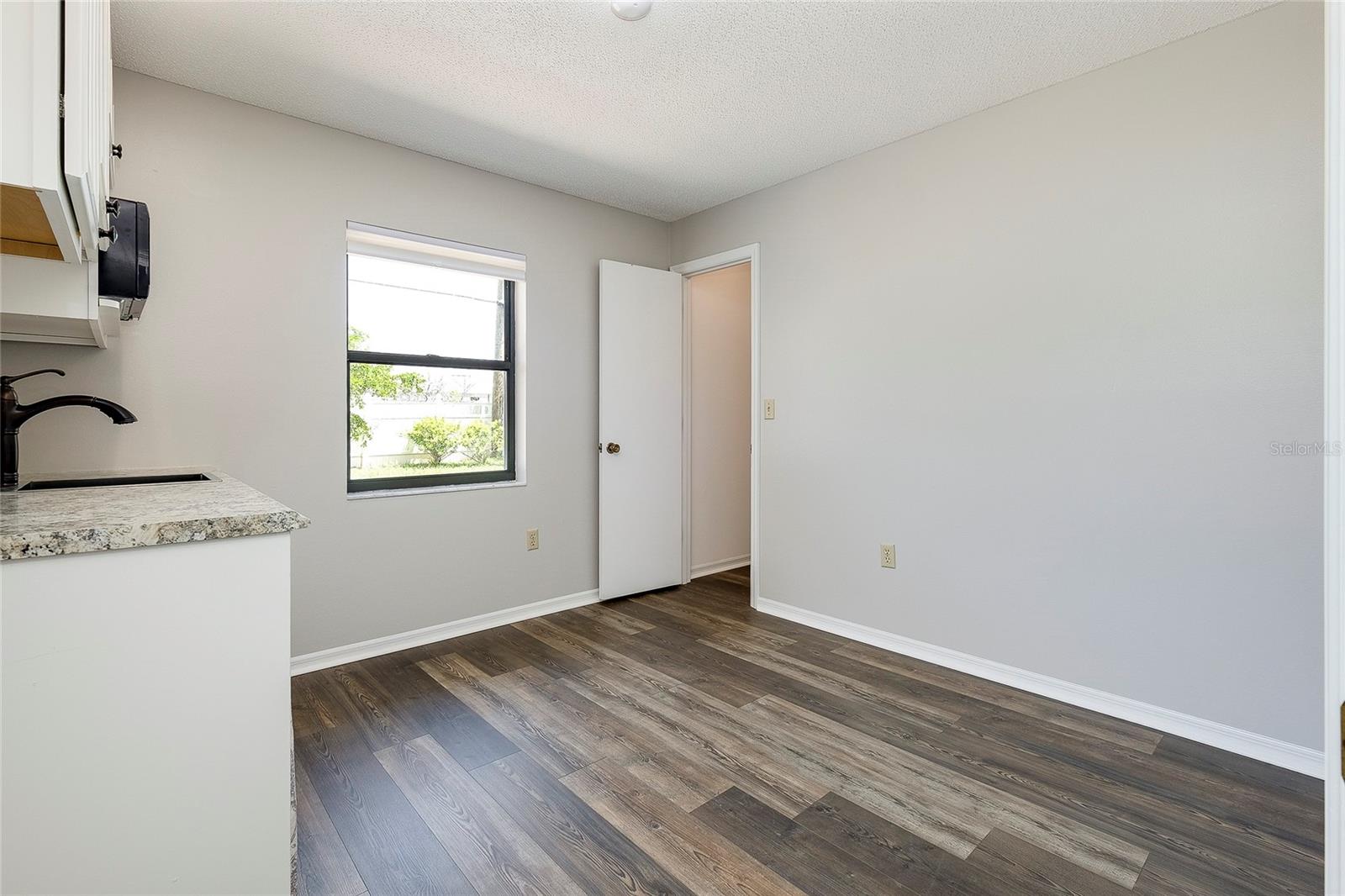 409 W SHADE DRIVE