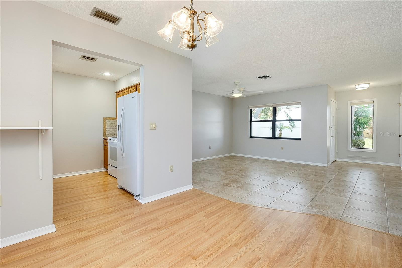 409 W SHADE DRIVE