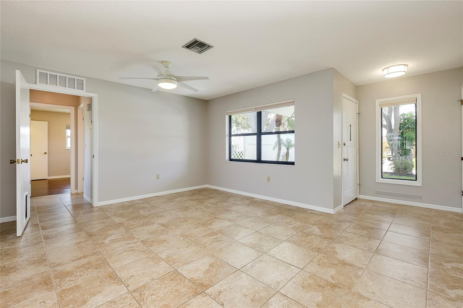 409 W SHADE DRIVE