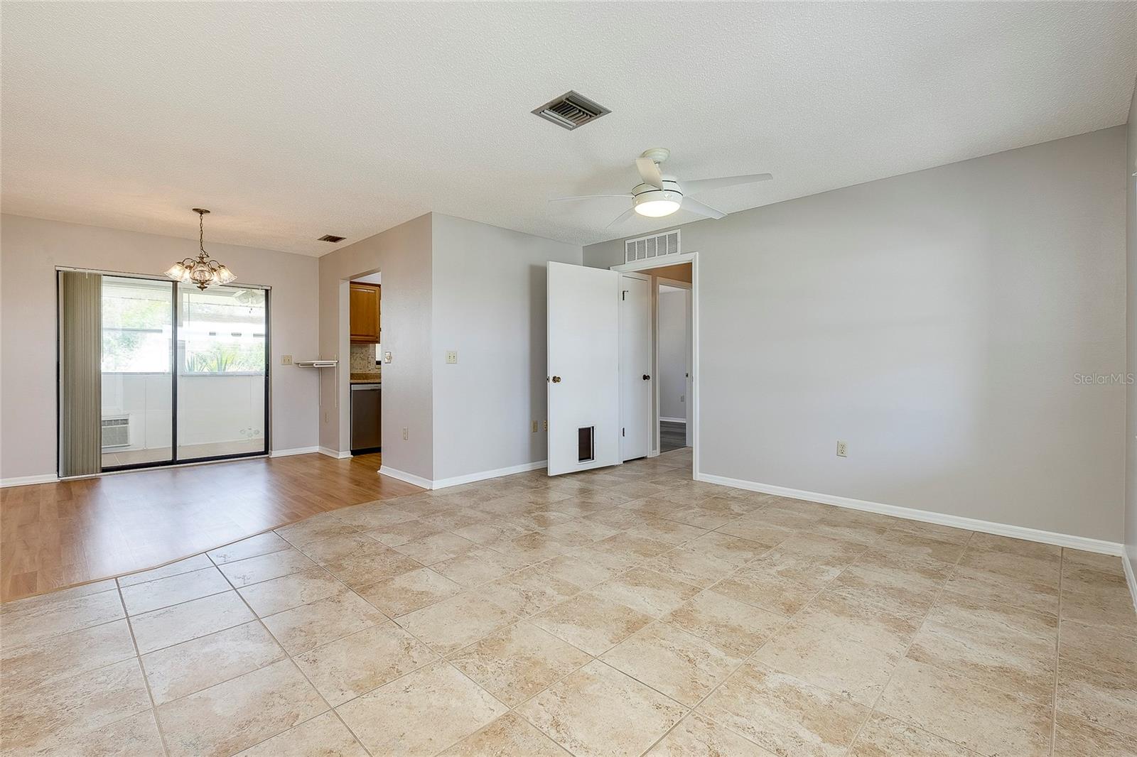 409 W SHADE DRIVE