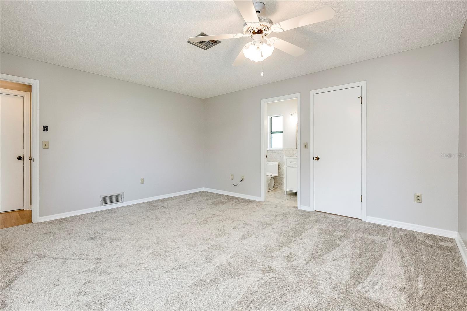 409 W SHADE DRIVE