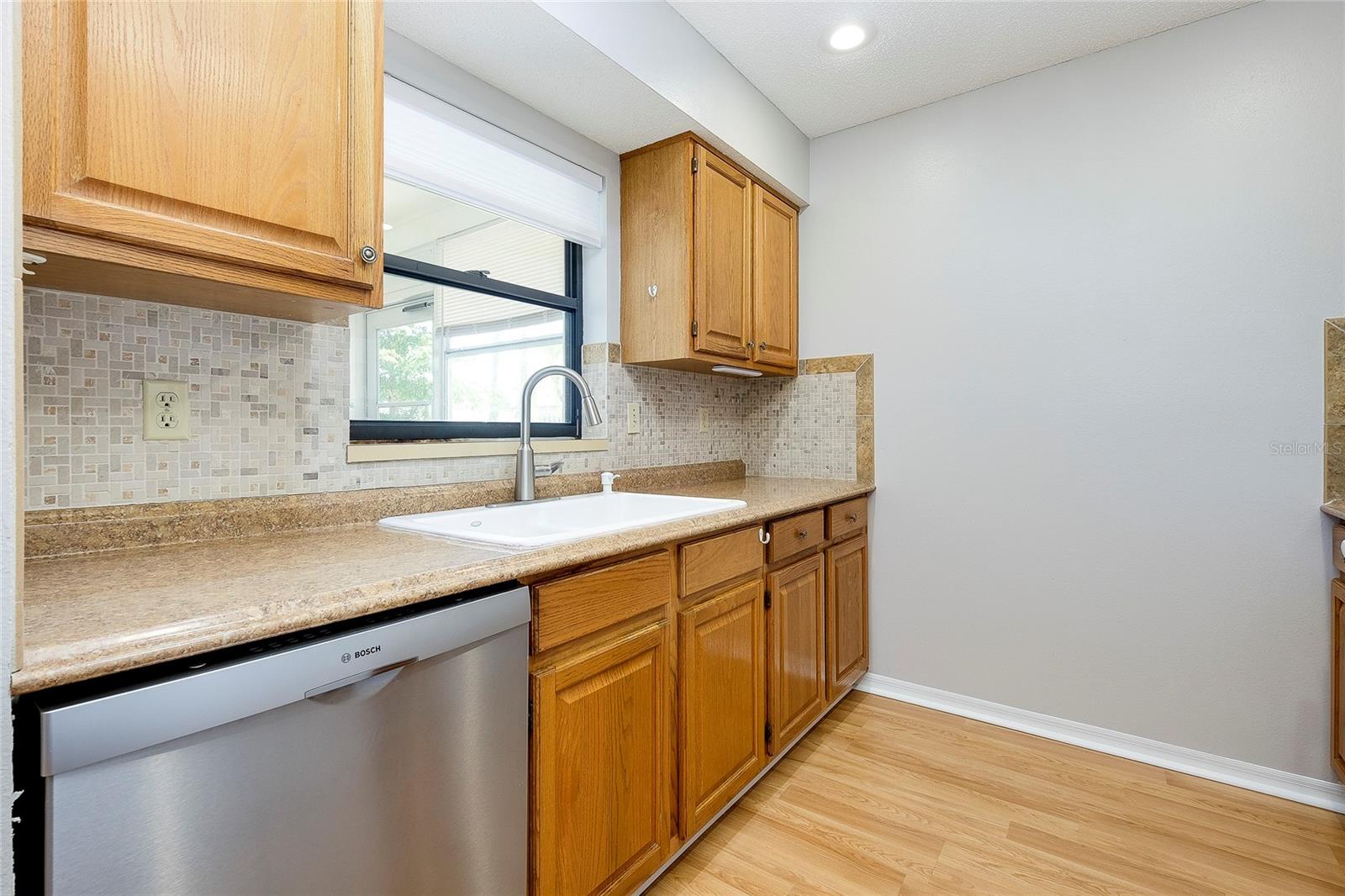 409 W SHADE DRIVE