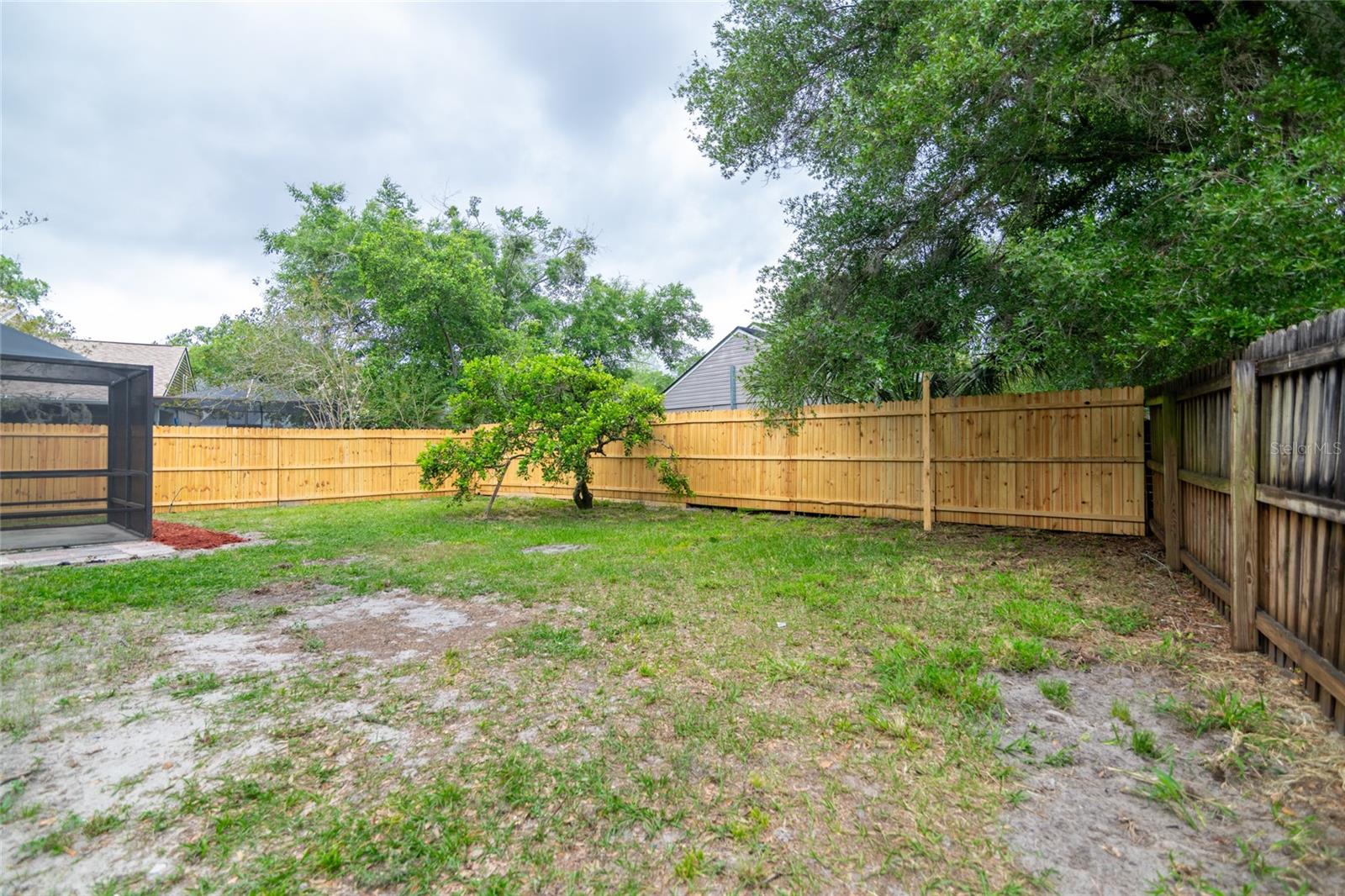 1521 WEAVER DR