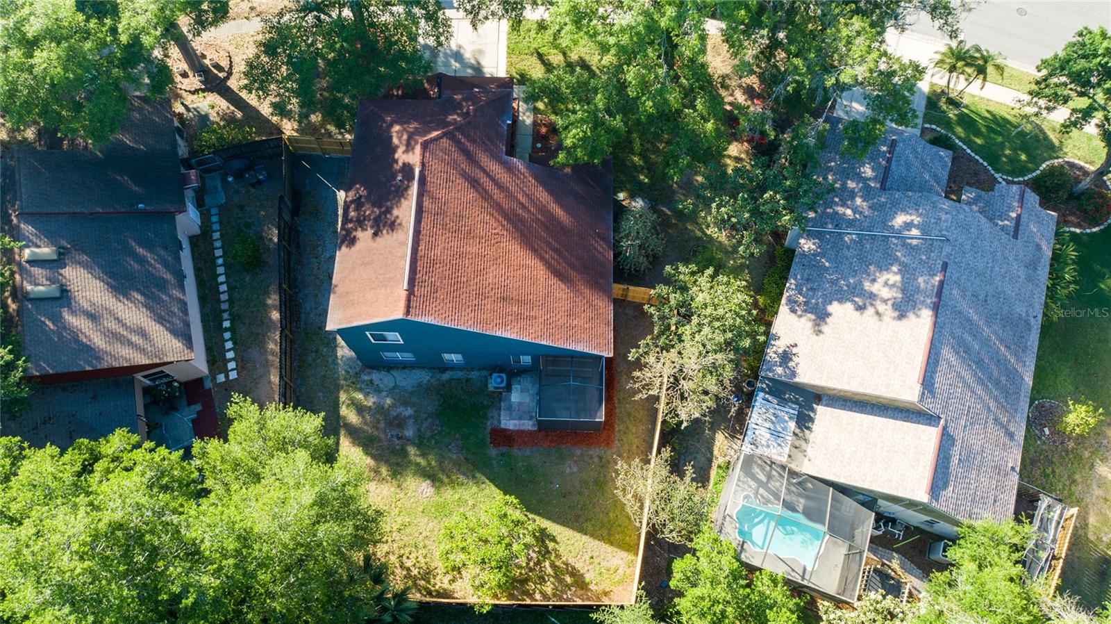 1521 WEAVER DR