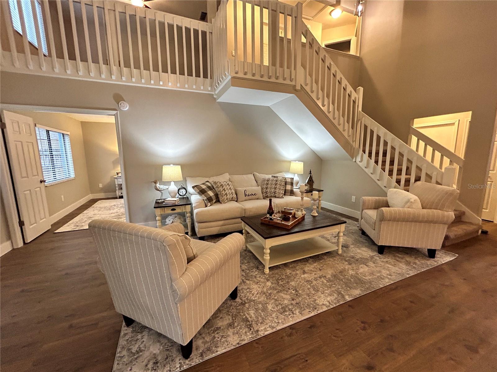 1521 WEAVER DR