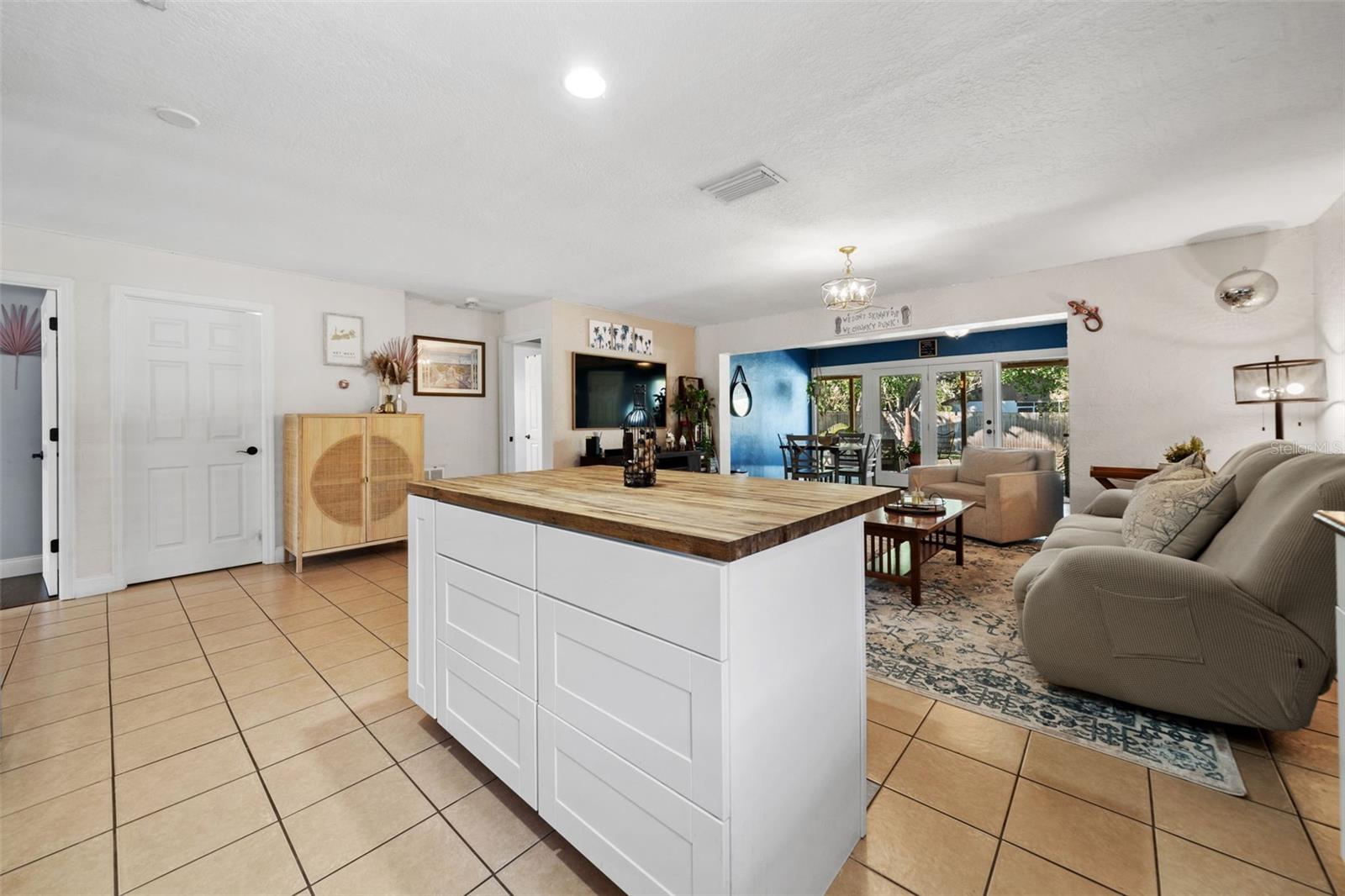 4156 IOLA DR