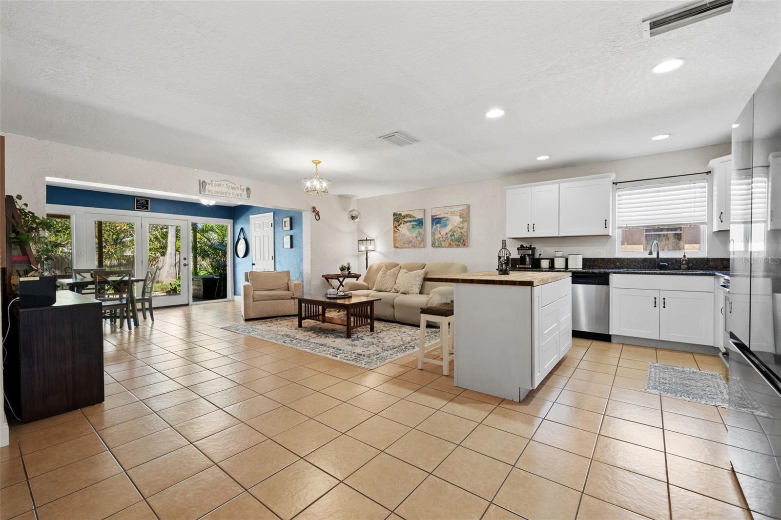 4156 IOLA DR
