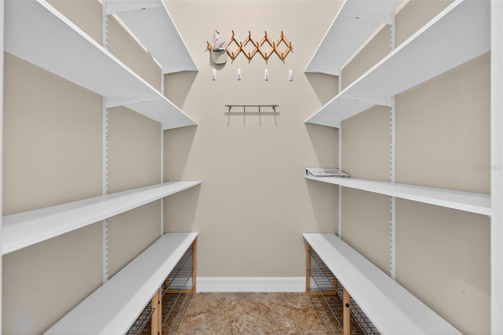 5531 CANNES CIR #801