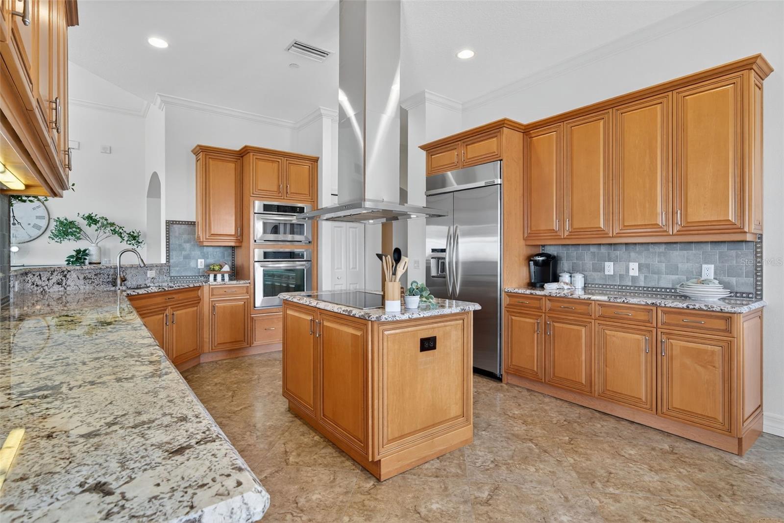 5531 CANNES CIR #801