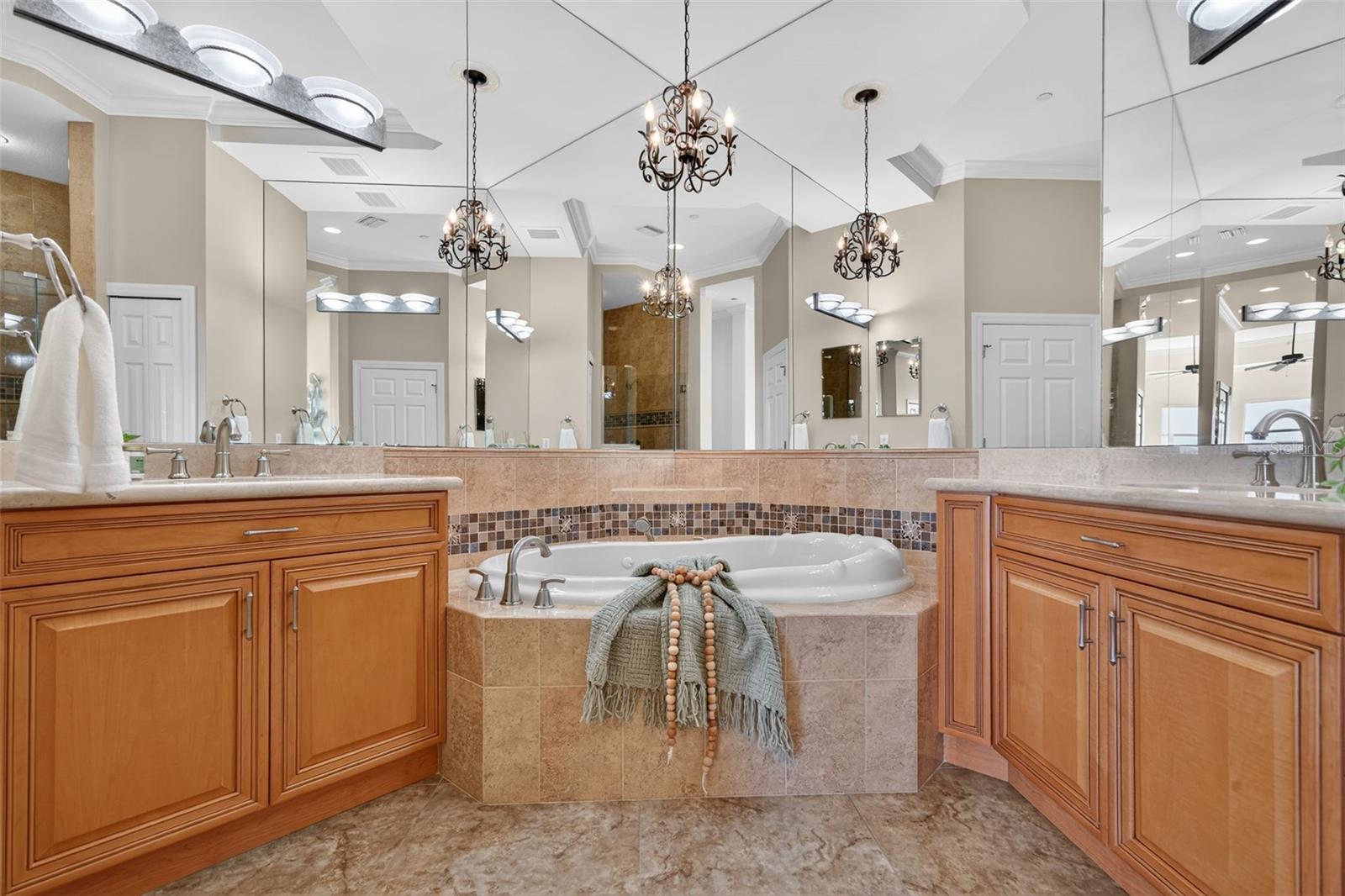 5531 CANNES CIR #801