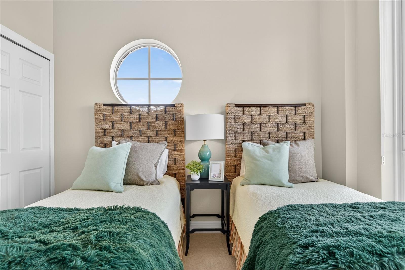 5531 CANNES CIR #801