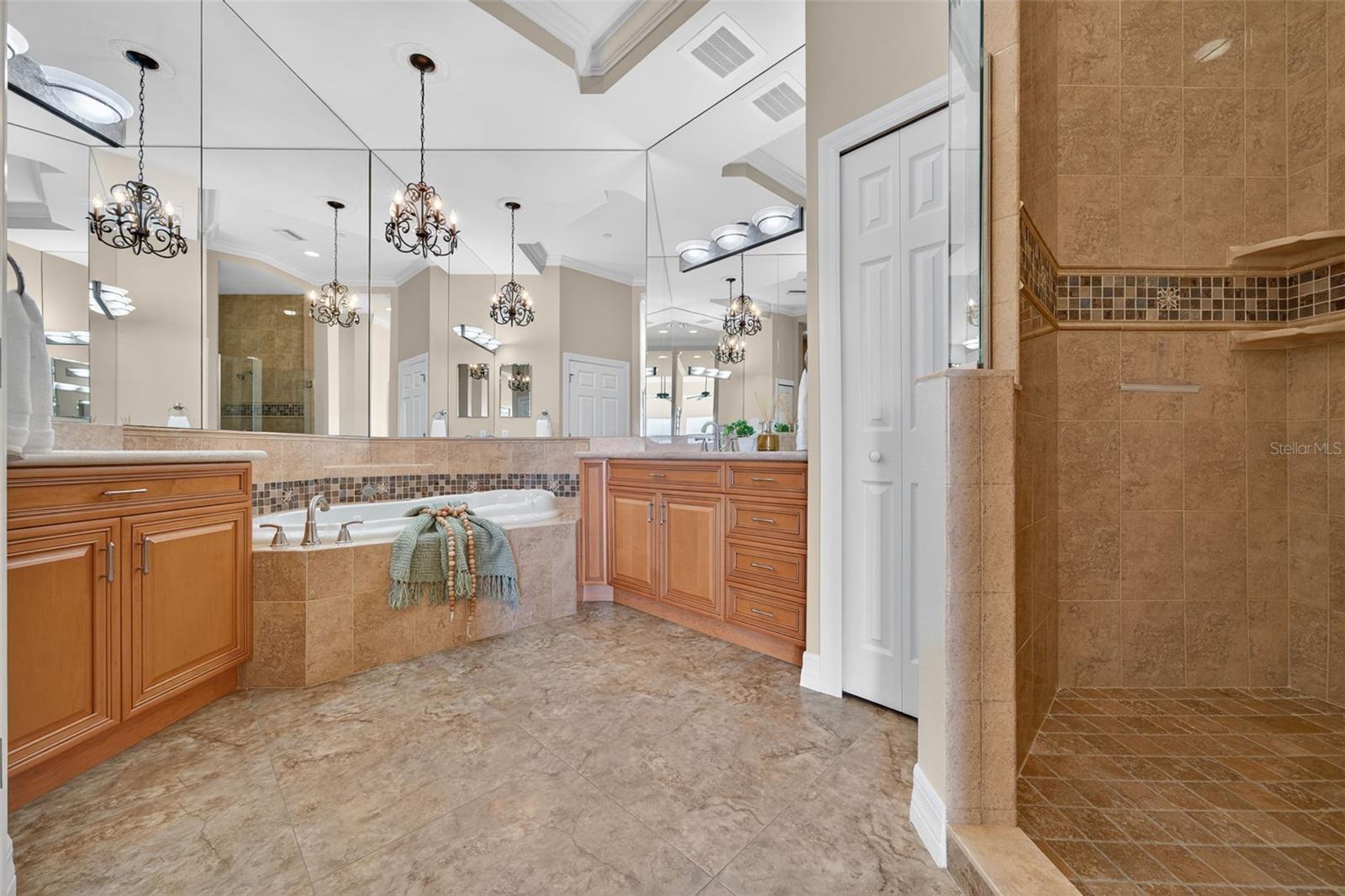 5531 CANNES CIR #801