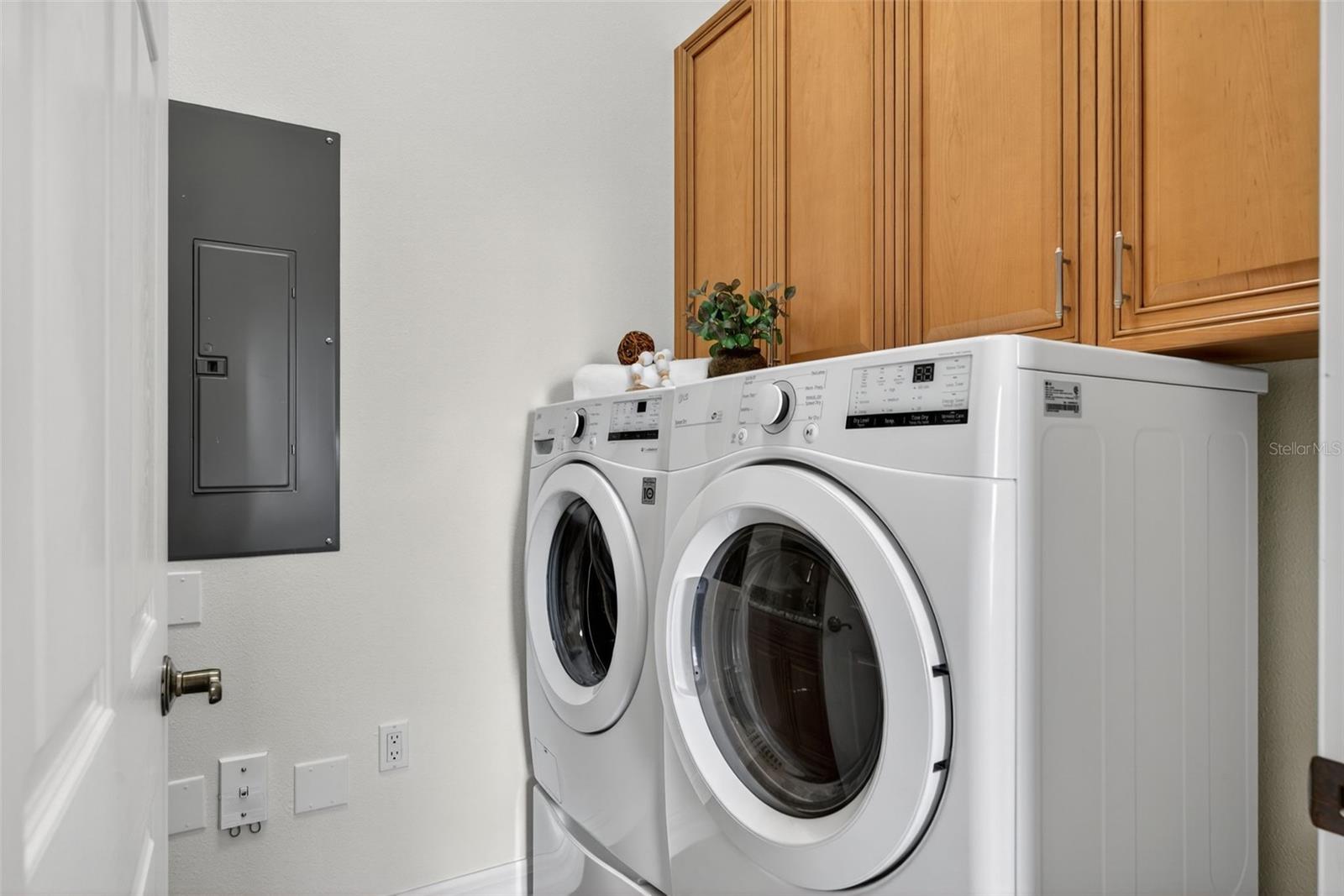 5531 CANNES CIR #801