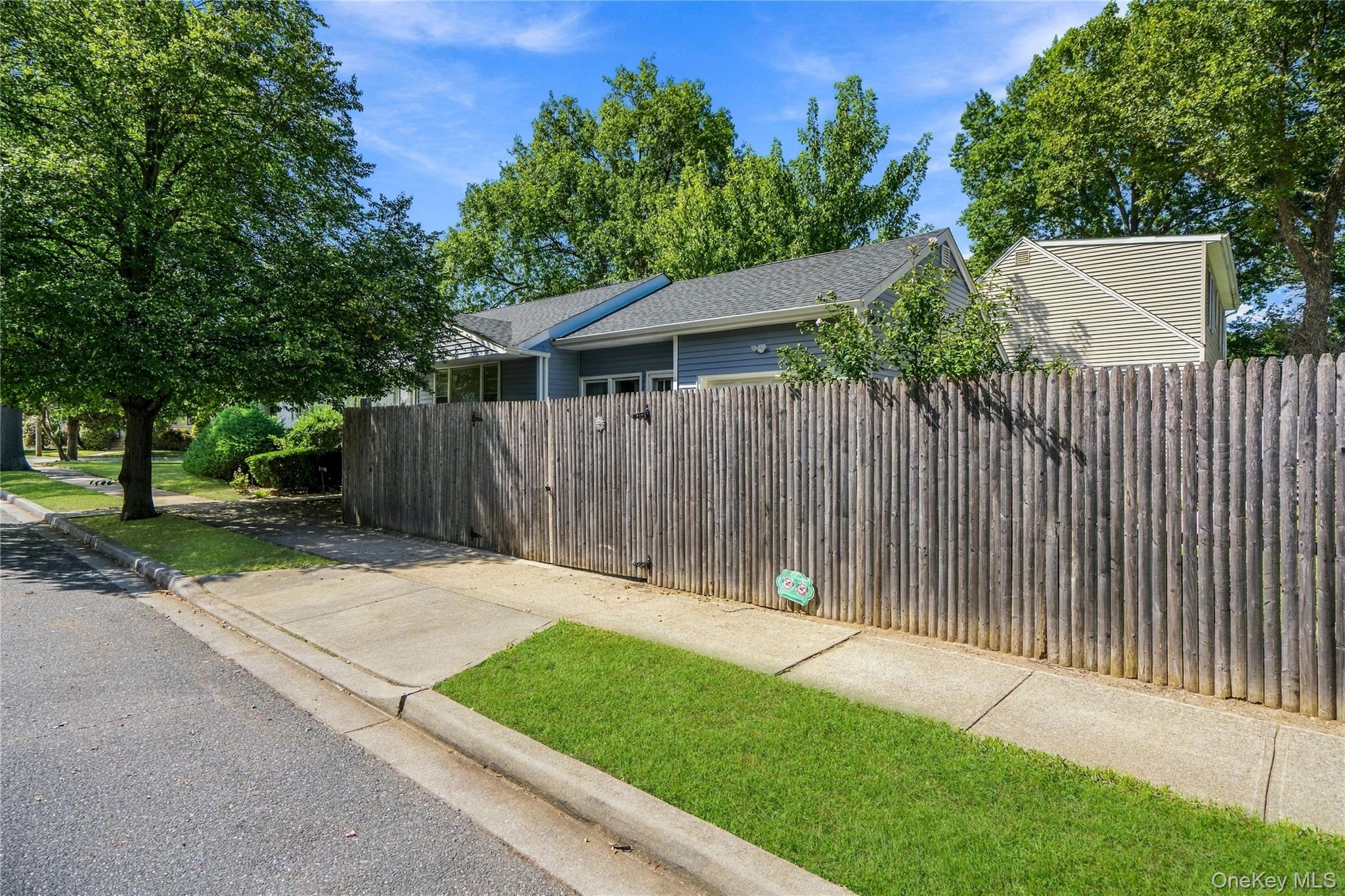 1691 Ivanhoe Drive