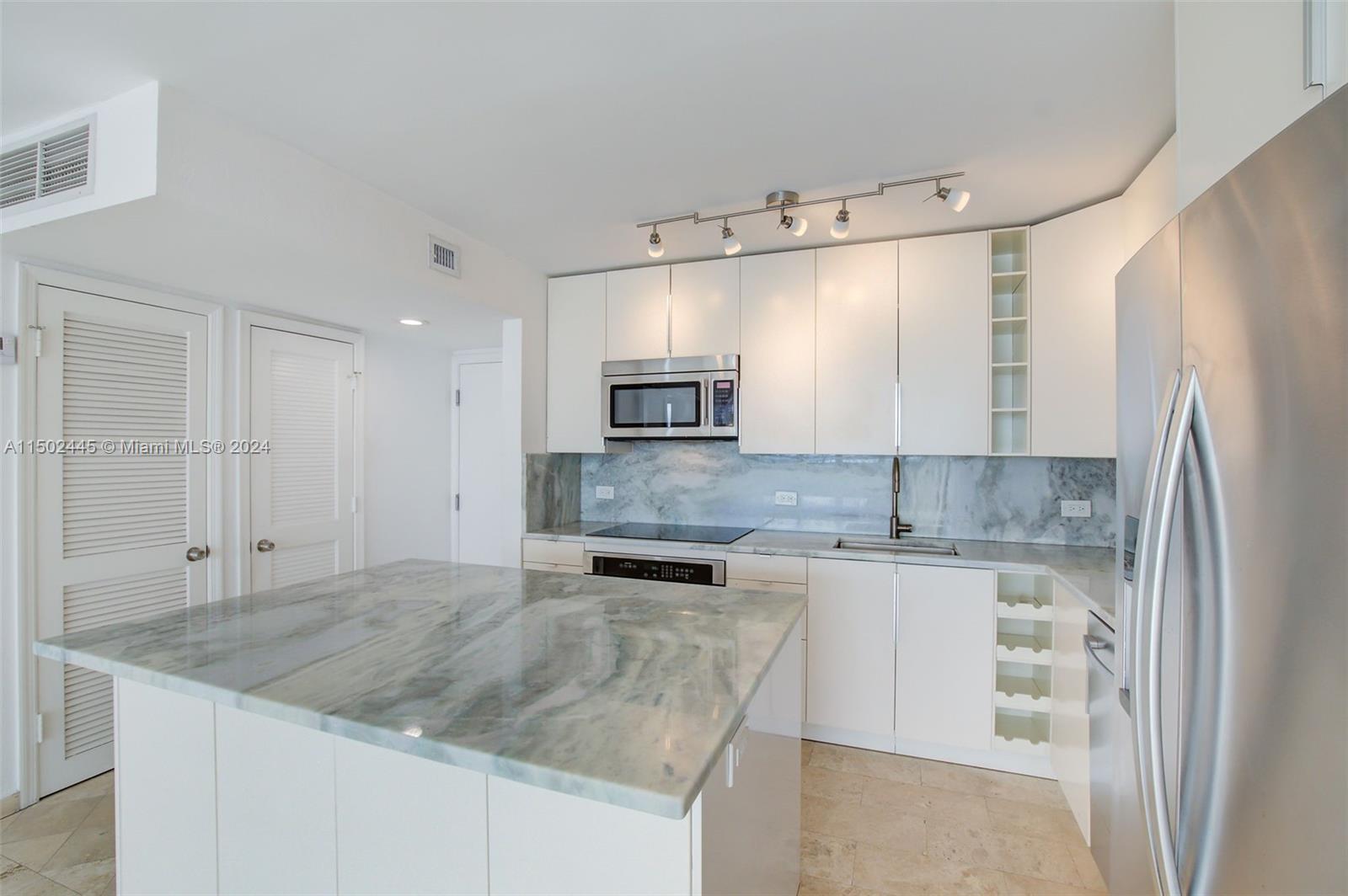 5 Island Ave Unit: 15E