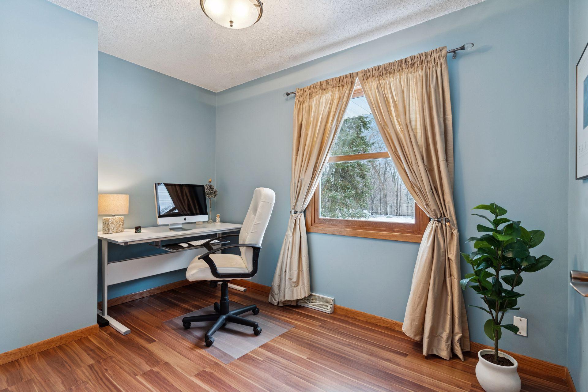 3237 Shores Boulevard