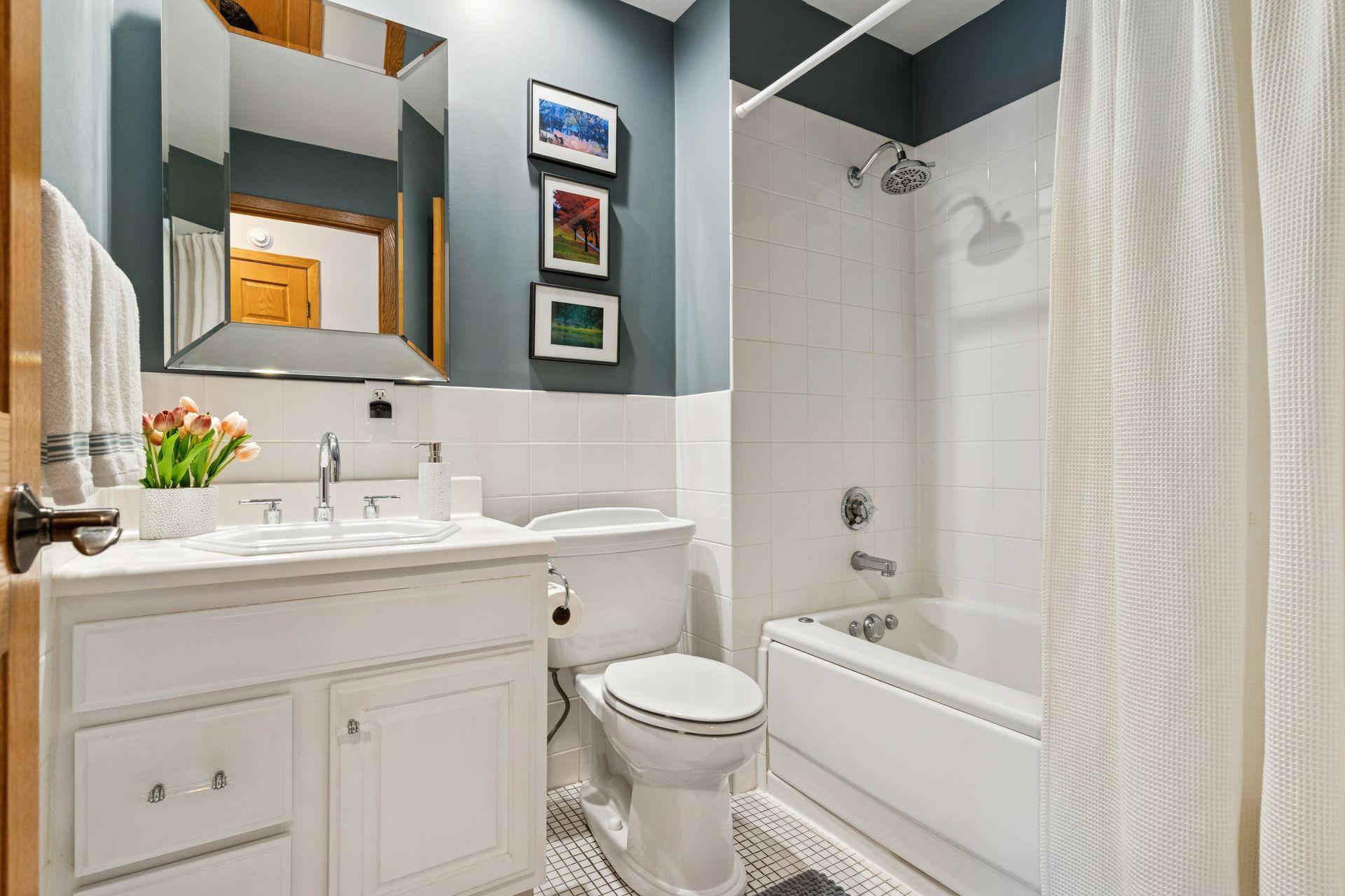 3237 Shores Boulevard