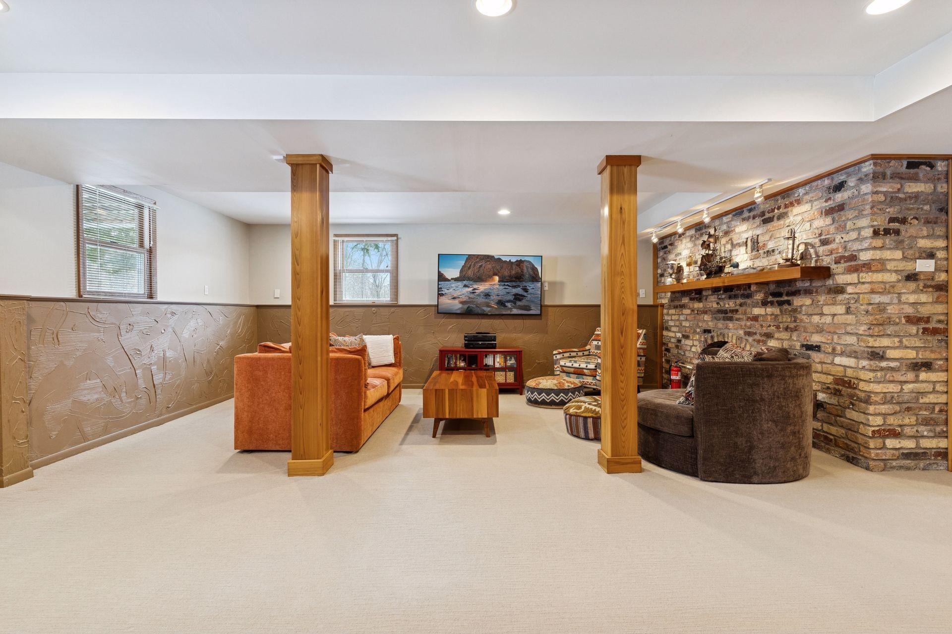 3237 Shores Boulevard