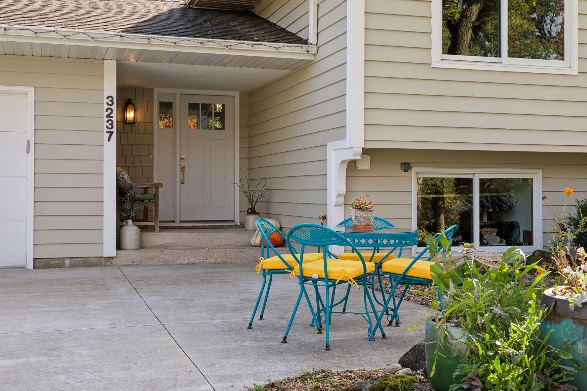 3237 Shores Boulevard