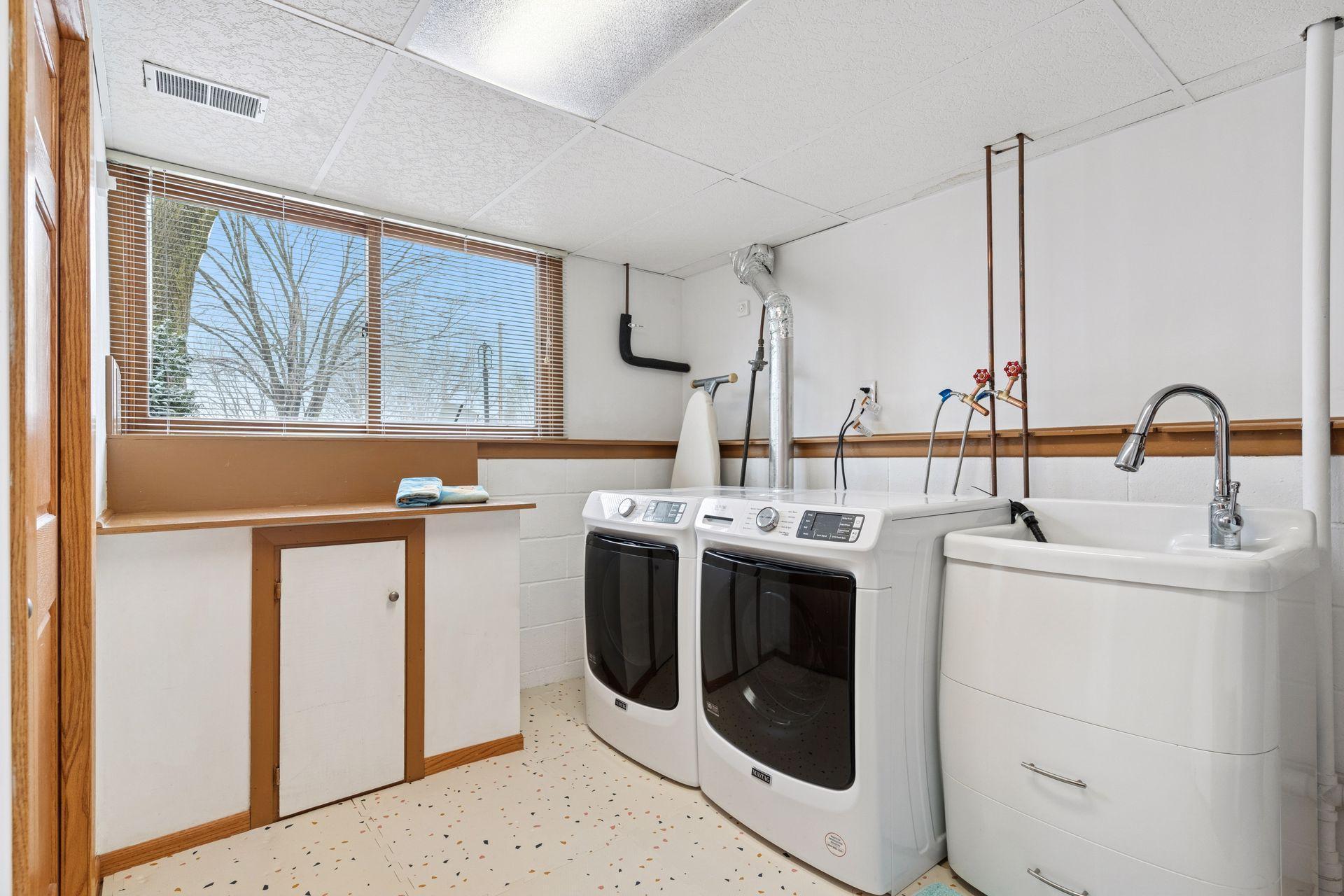 3237 Shores Boulevard