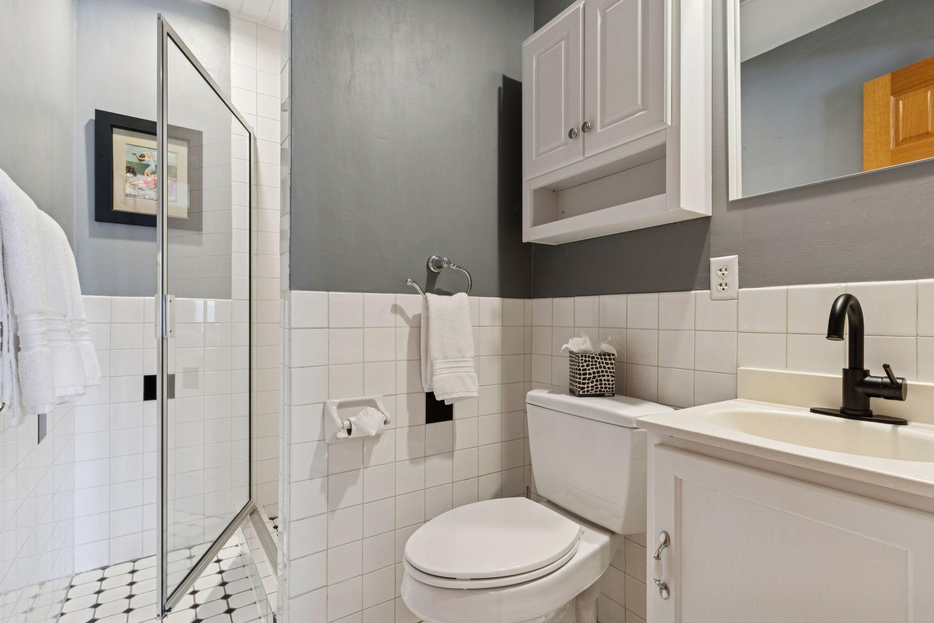 3237 Shores Boulevard