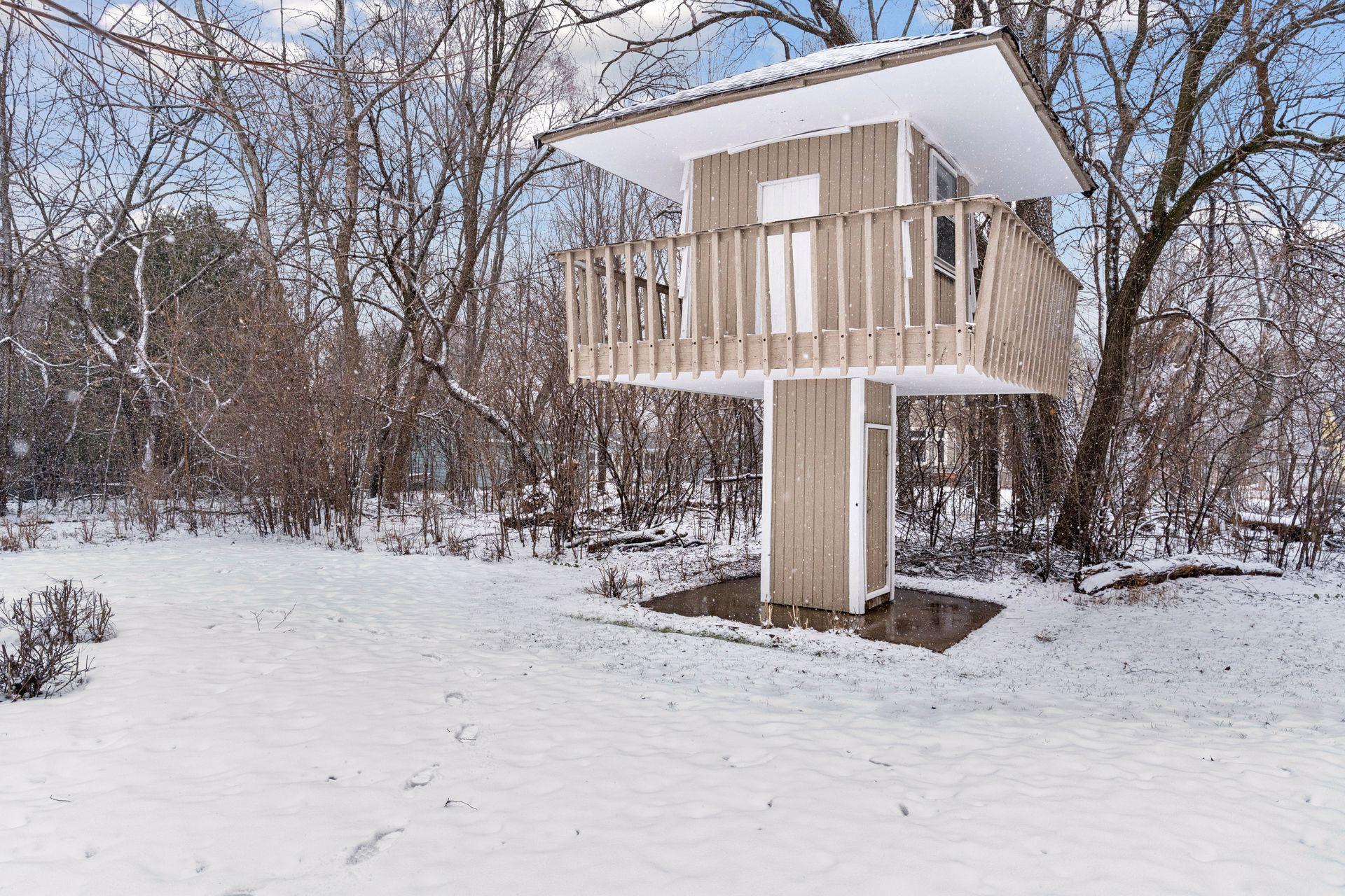 3237 Shores Boulevard