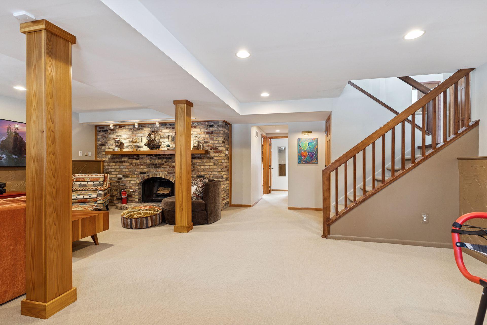 3237 Shores Boulevard