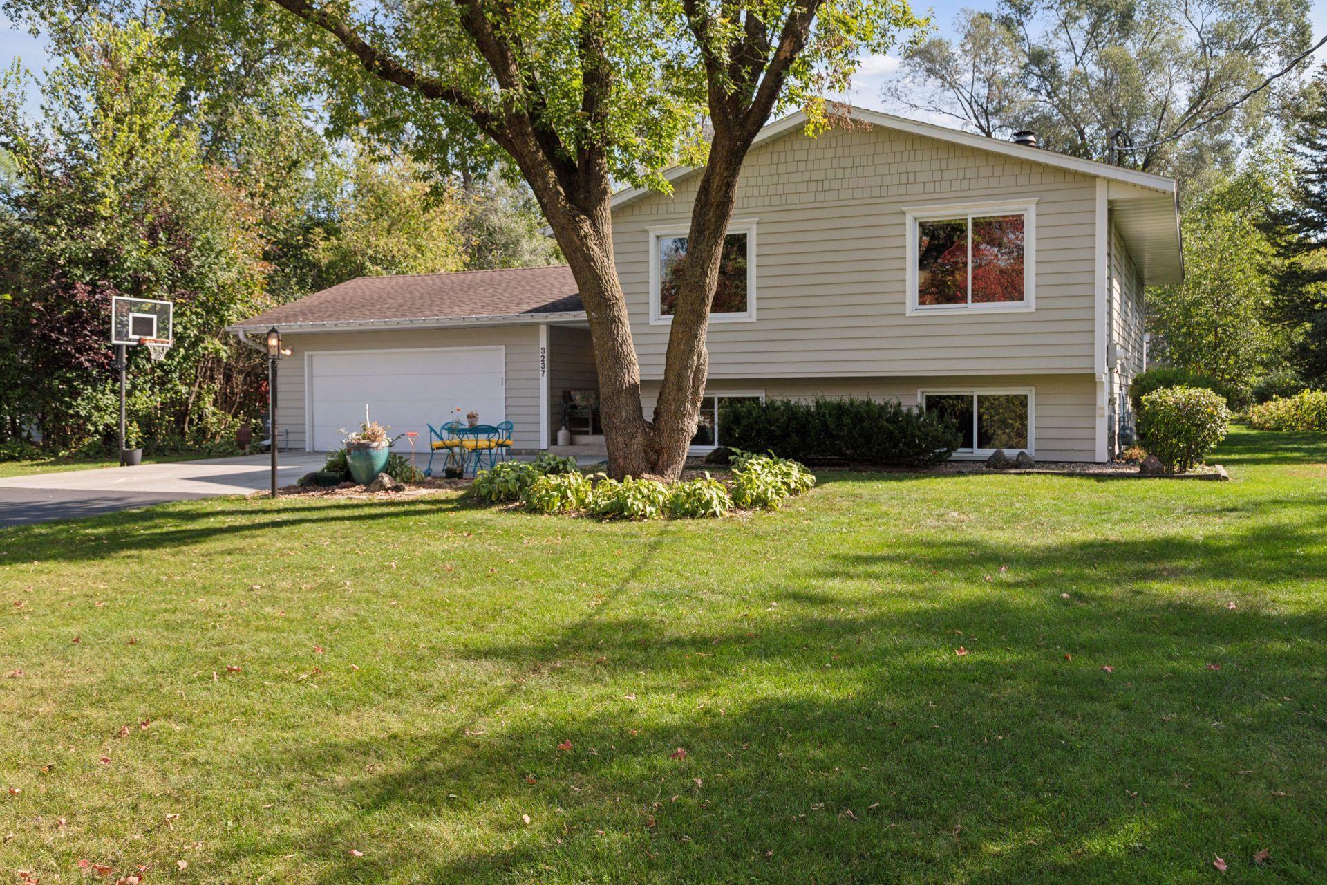 3237 Shores Boulevard