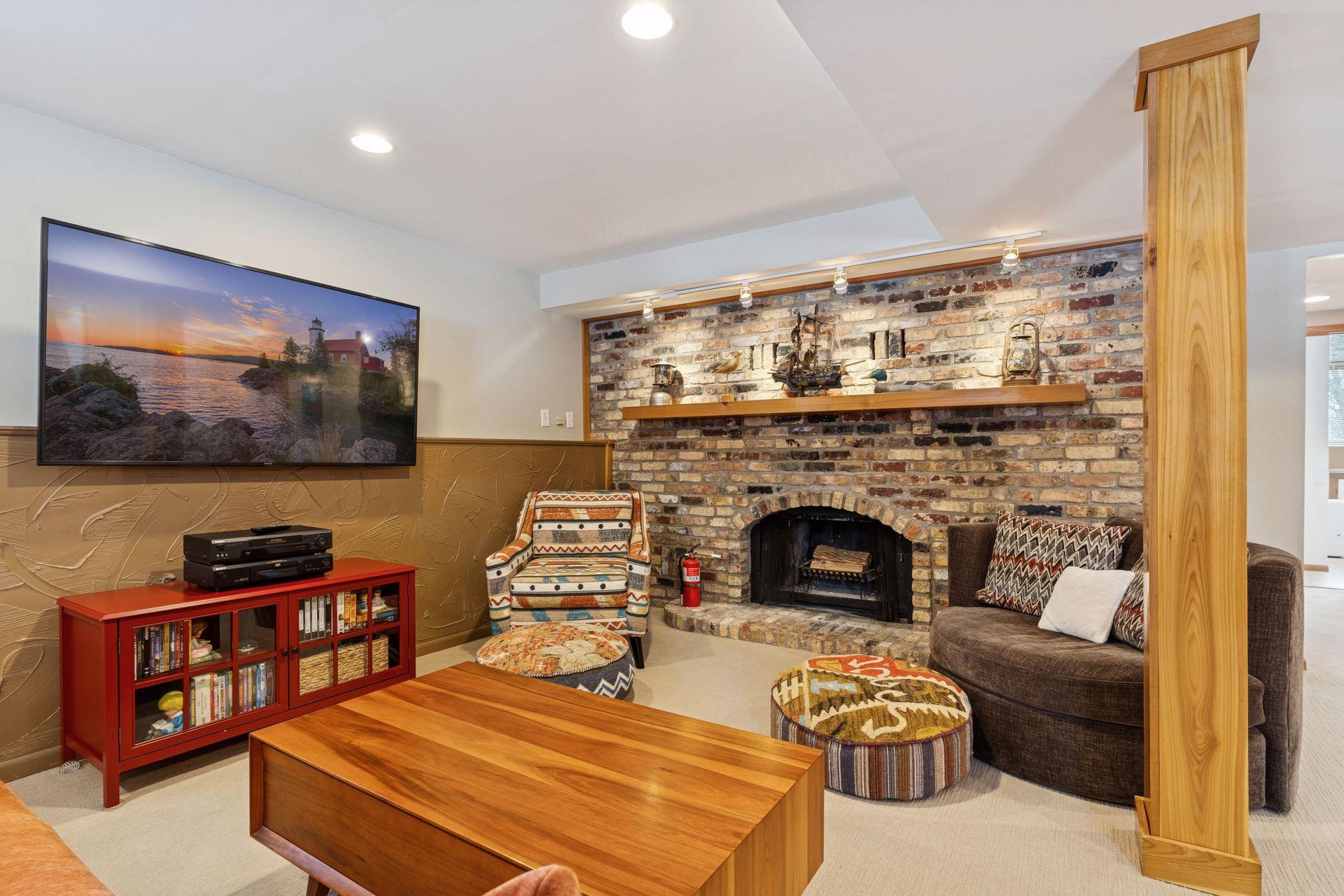 3237 Shores Boulevard