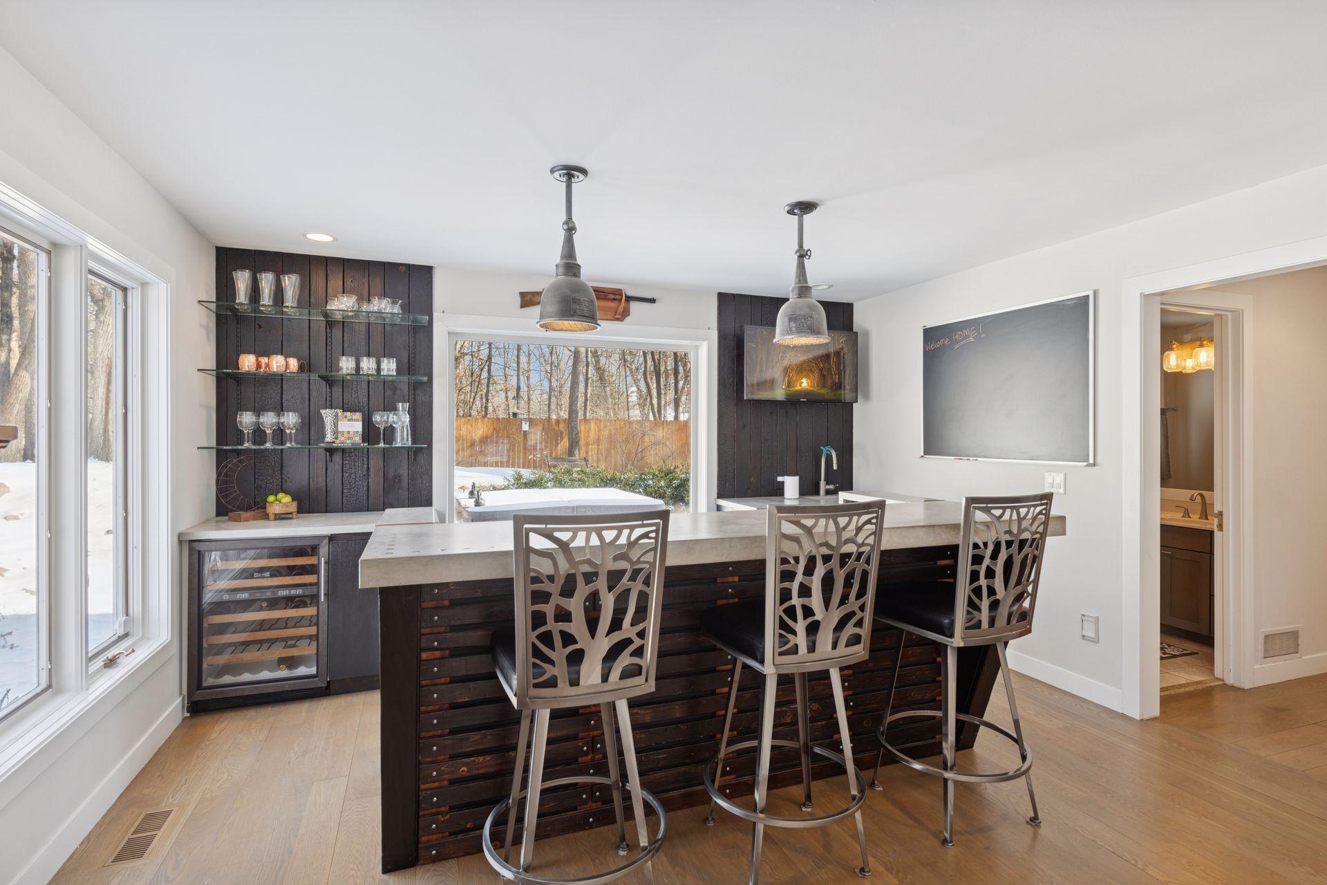 4360 Chimo East Street