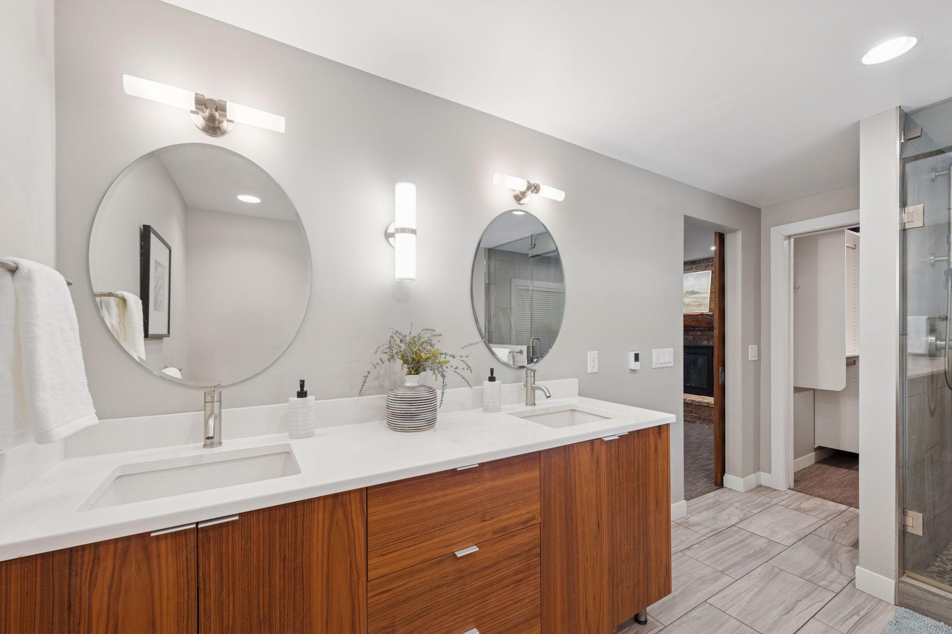 4360 Chimo East Street