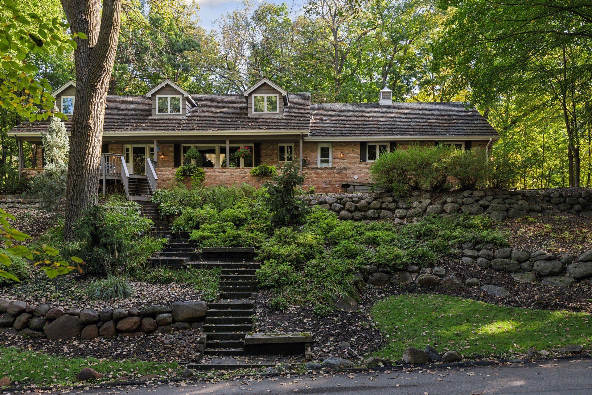 4360 Chimo East Street