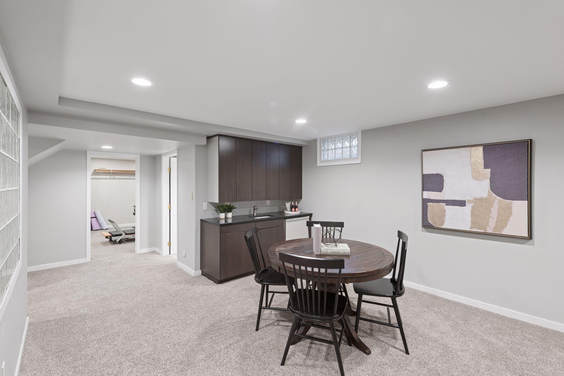 4360 Chimo East Street