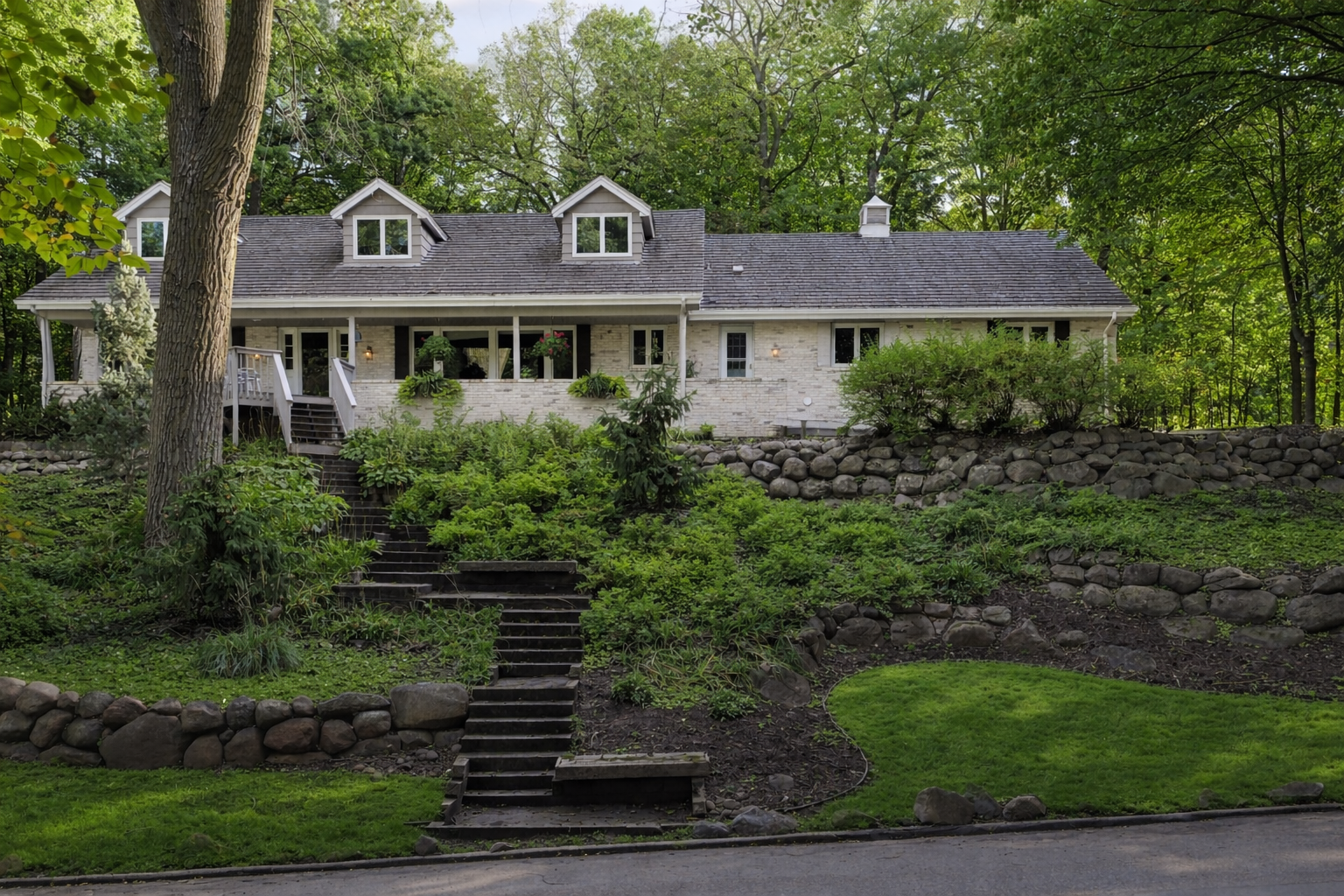 4360 Chimo East Street