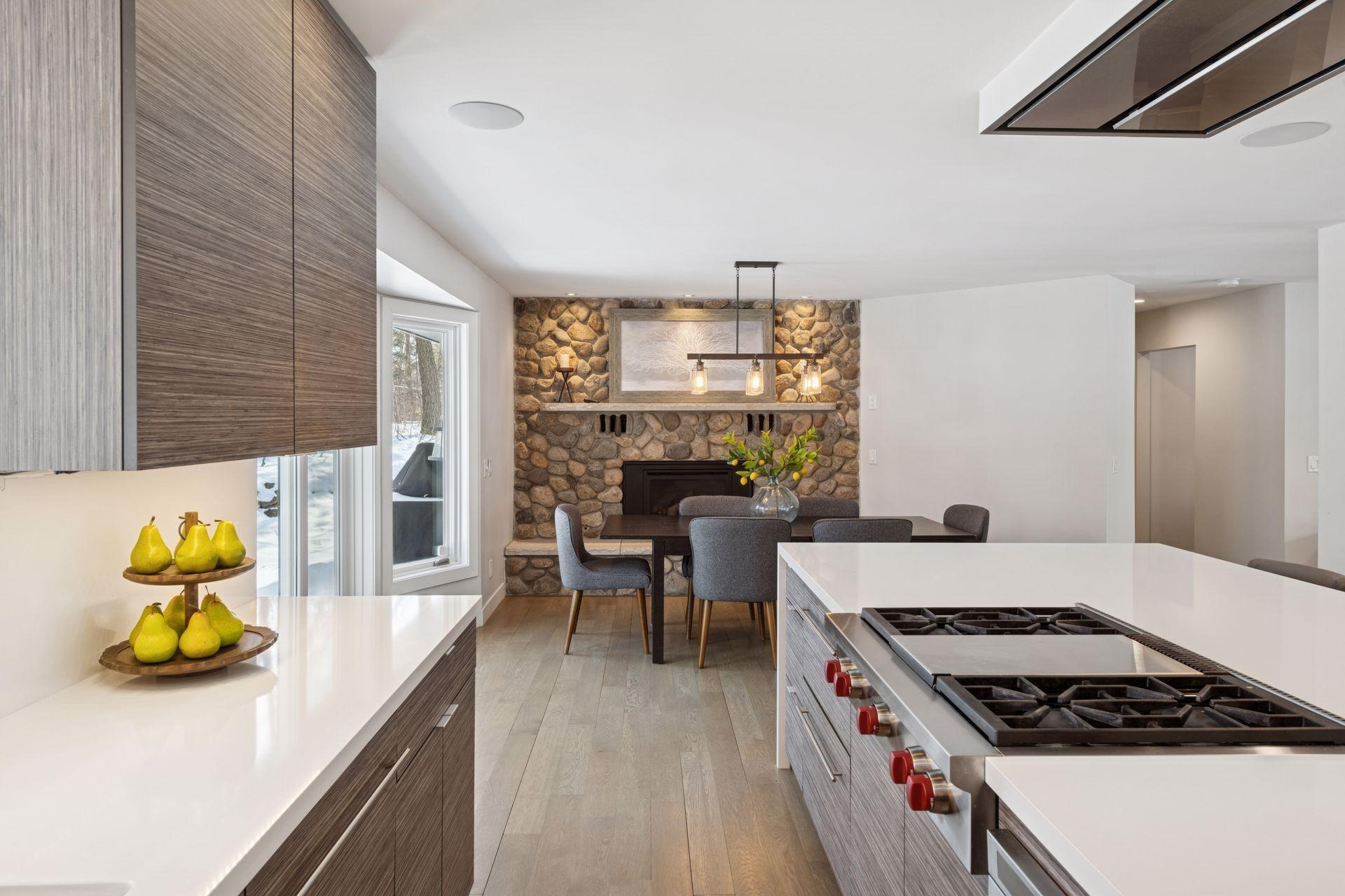 4360 Chimo East Street