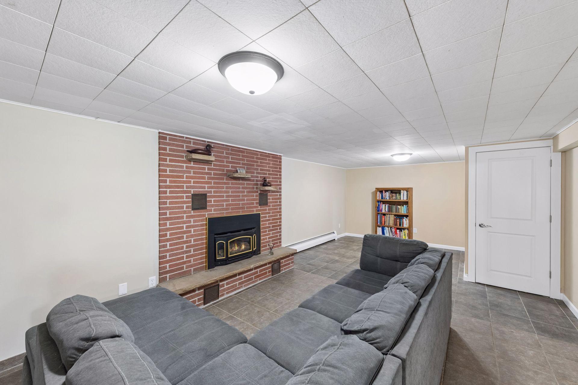 4569 Shoreline Drive
