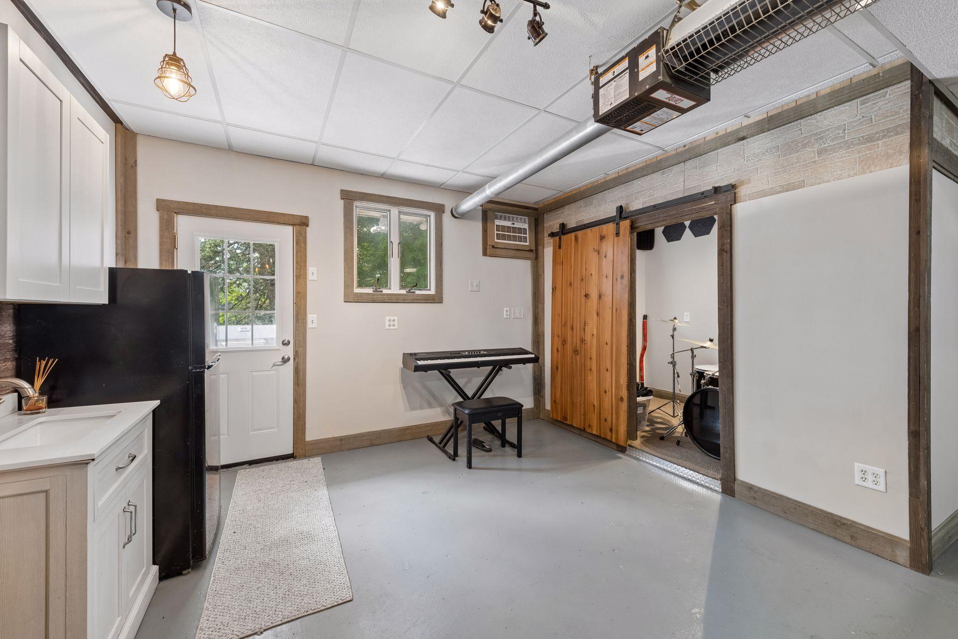 4569 Shoreline Drive