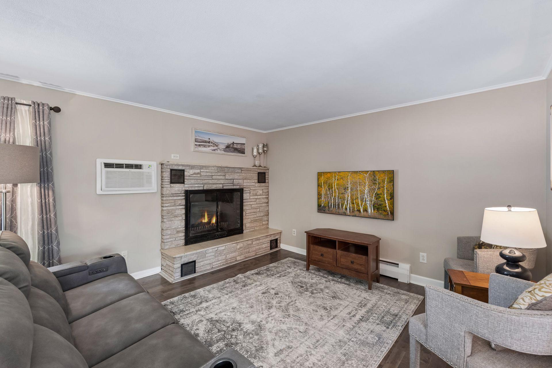 4569 Shoreline Drive