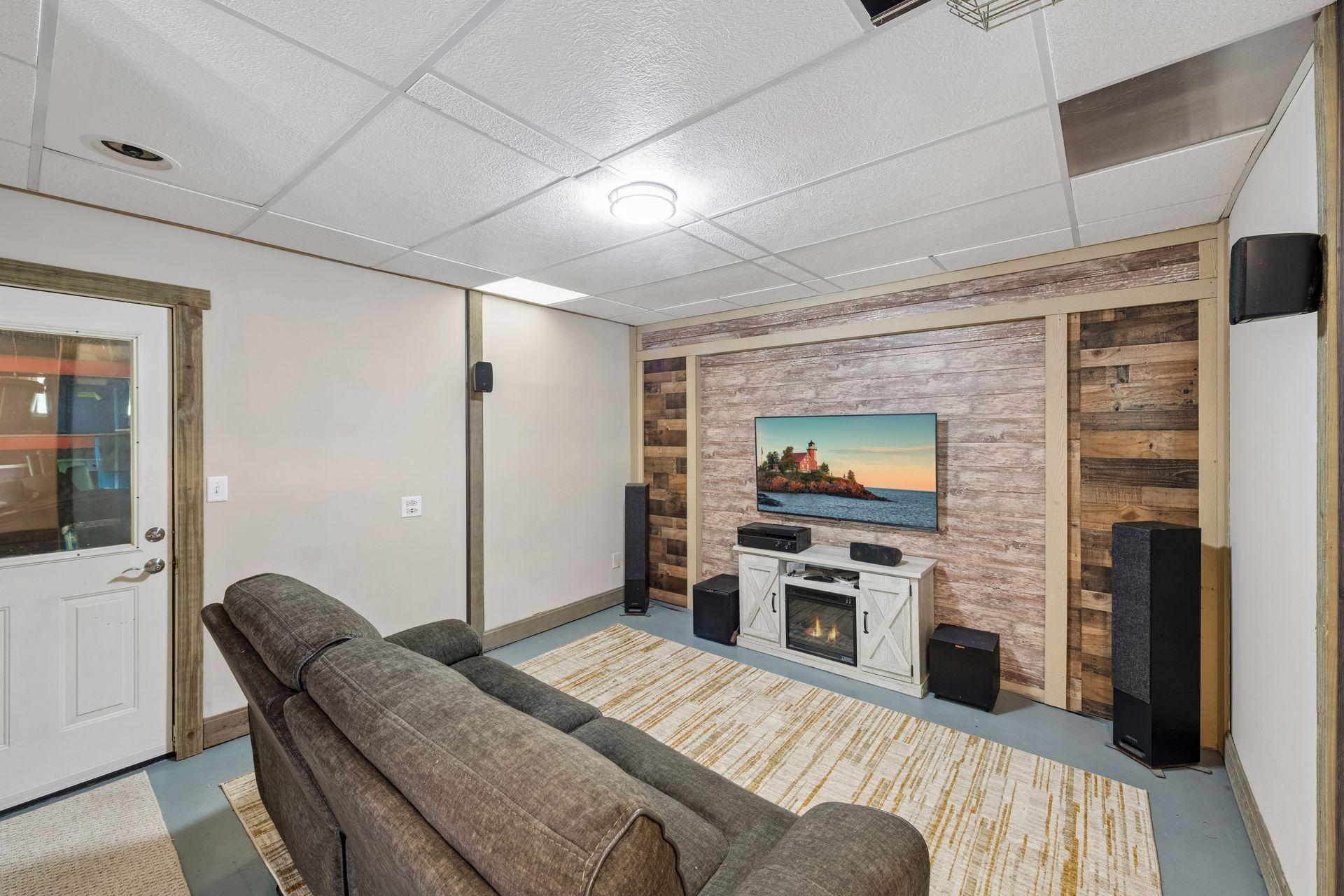 4569 Shoreline Drive