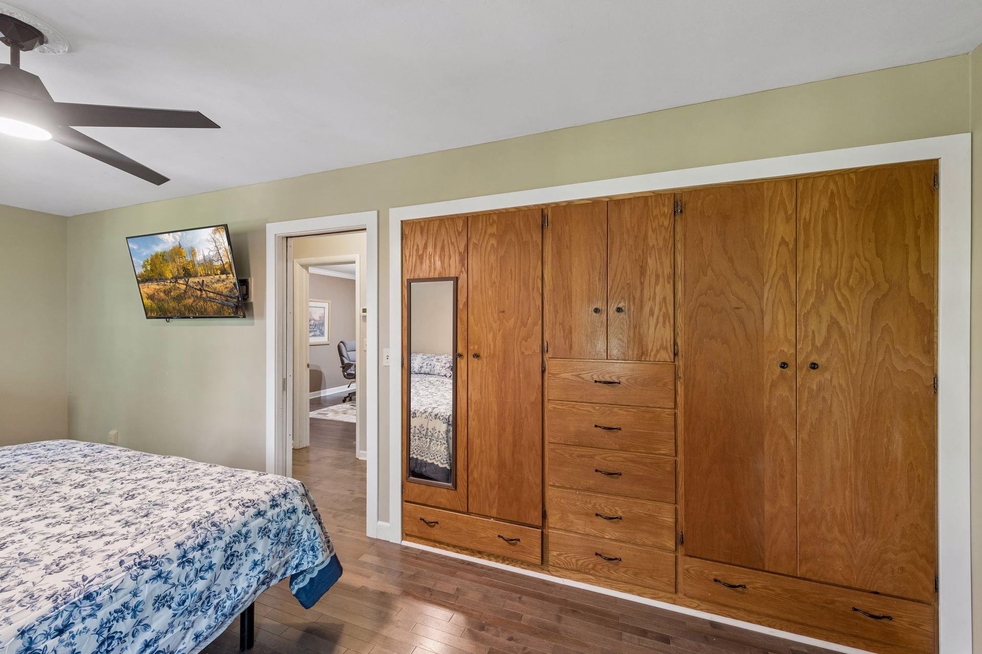 4569 Shoreline Drive