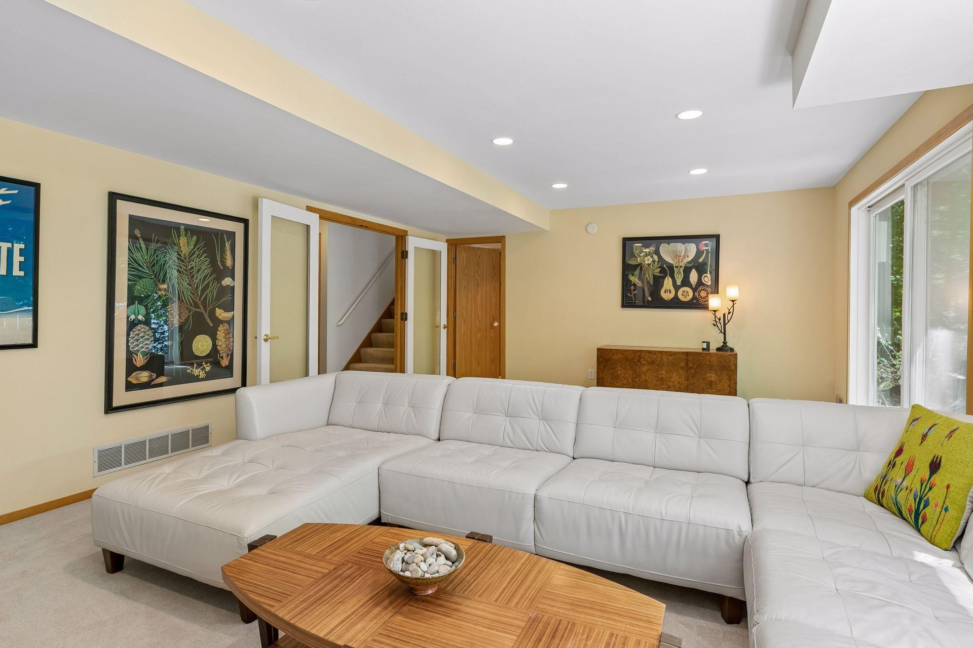 4827 Lamplighters Lane