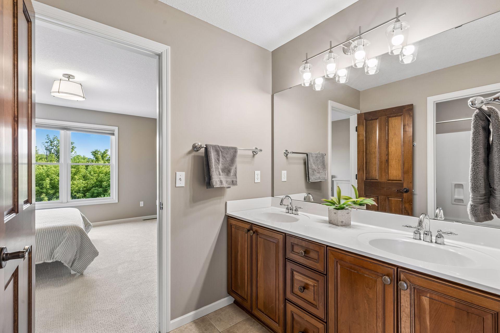 7569 Ridgeview Point
